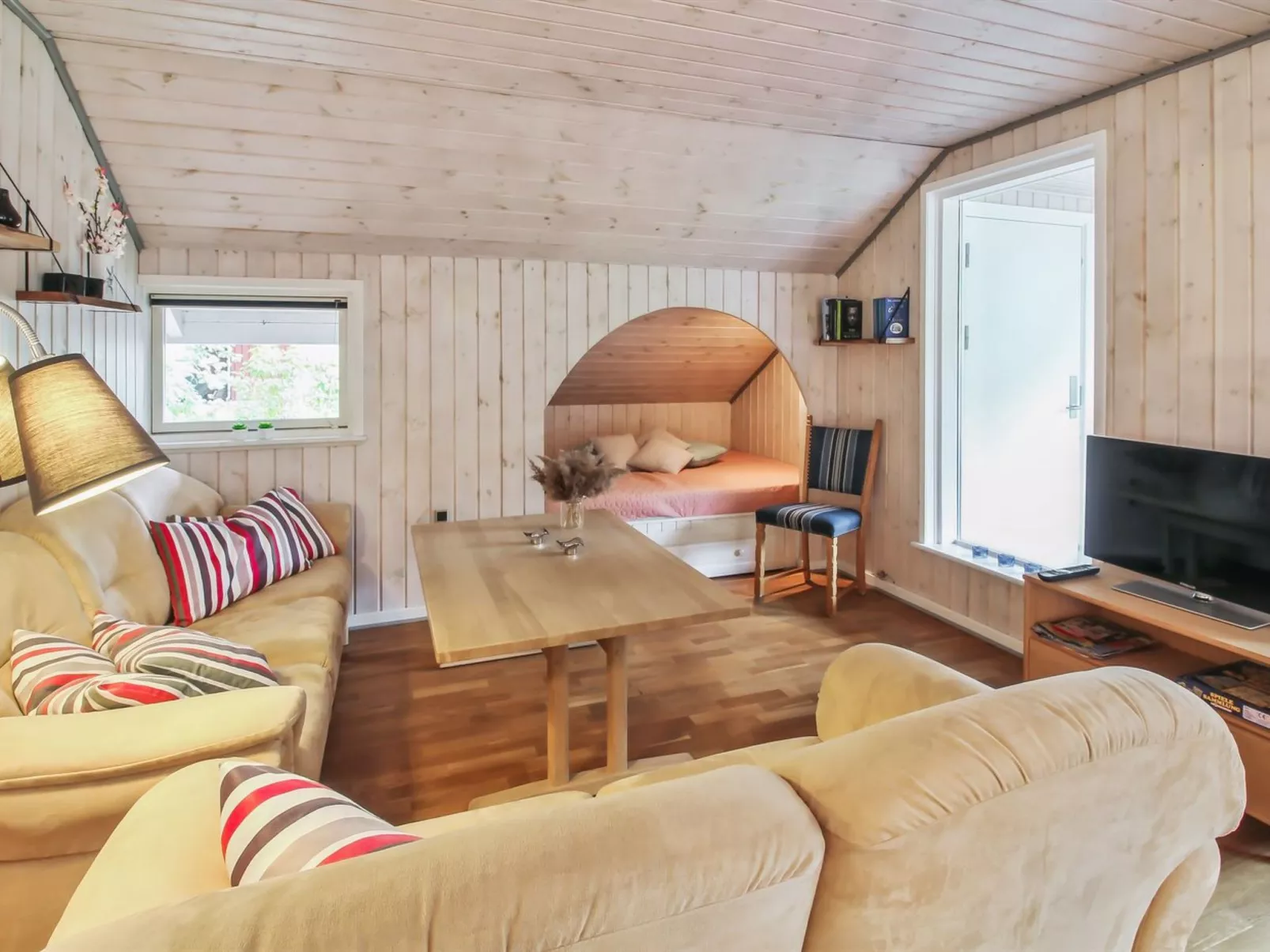 "Lenya" - 33km from the sea-Drinnen