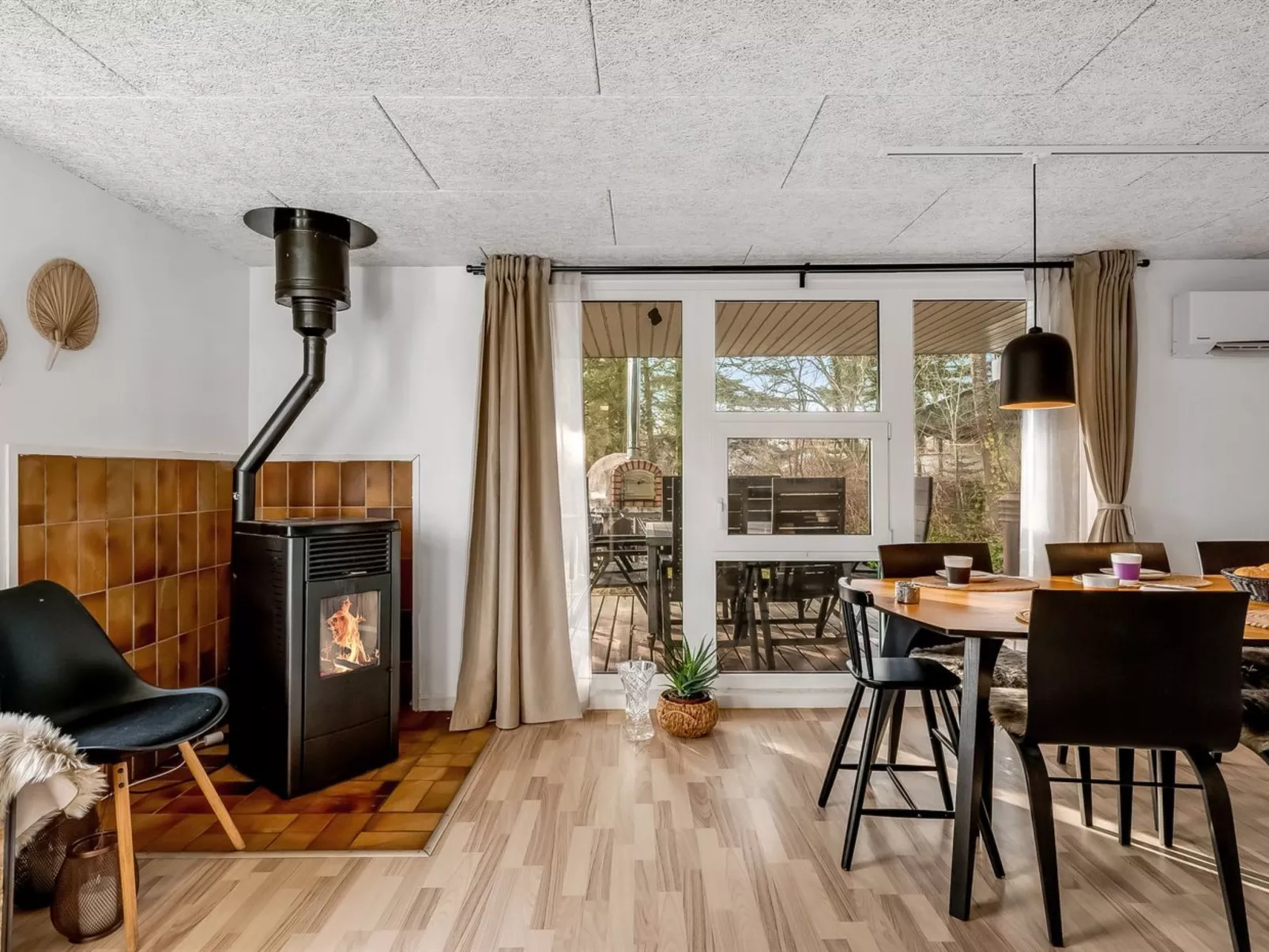 "Tiina" - 500m to the fjord-Inside