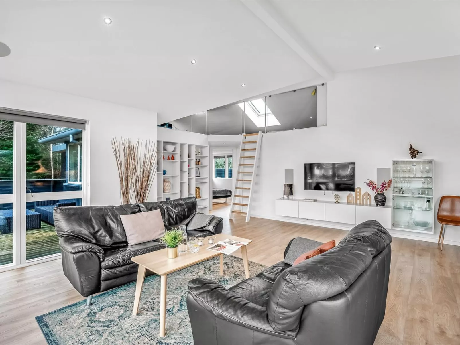 "Carlie" - 250m to the fjord-Inside