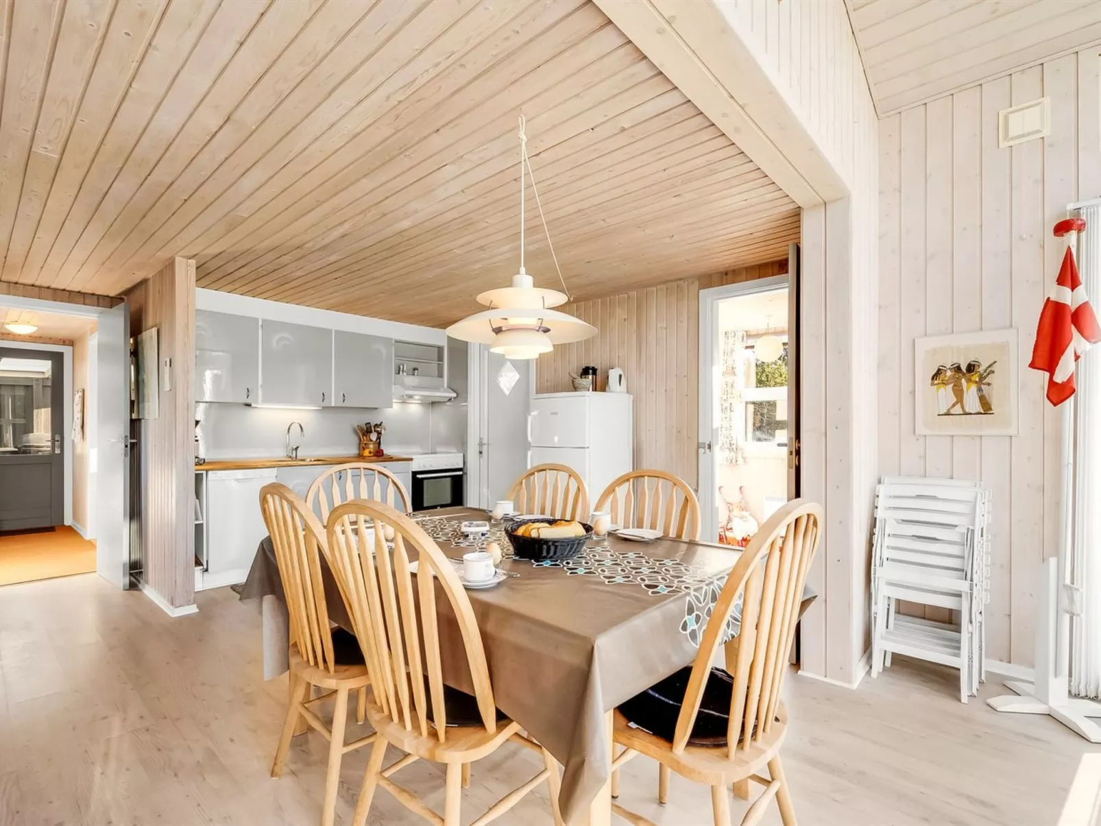 "Elsabet" - 700m to the fjord-Drinnen