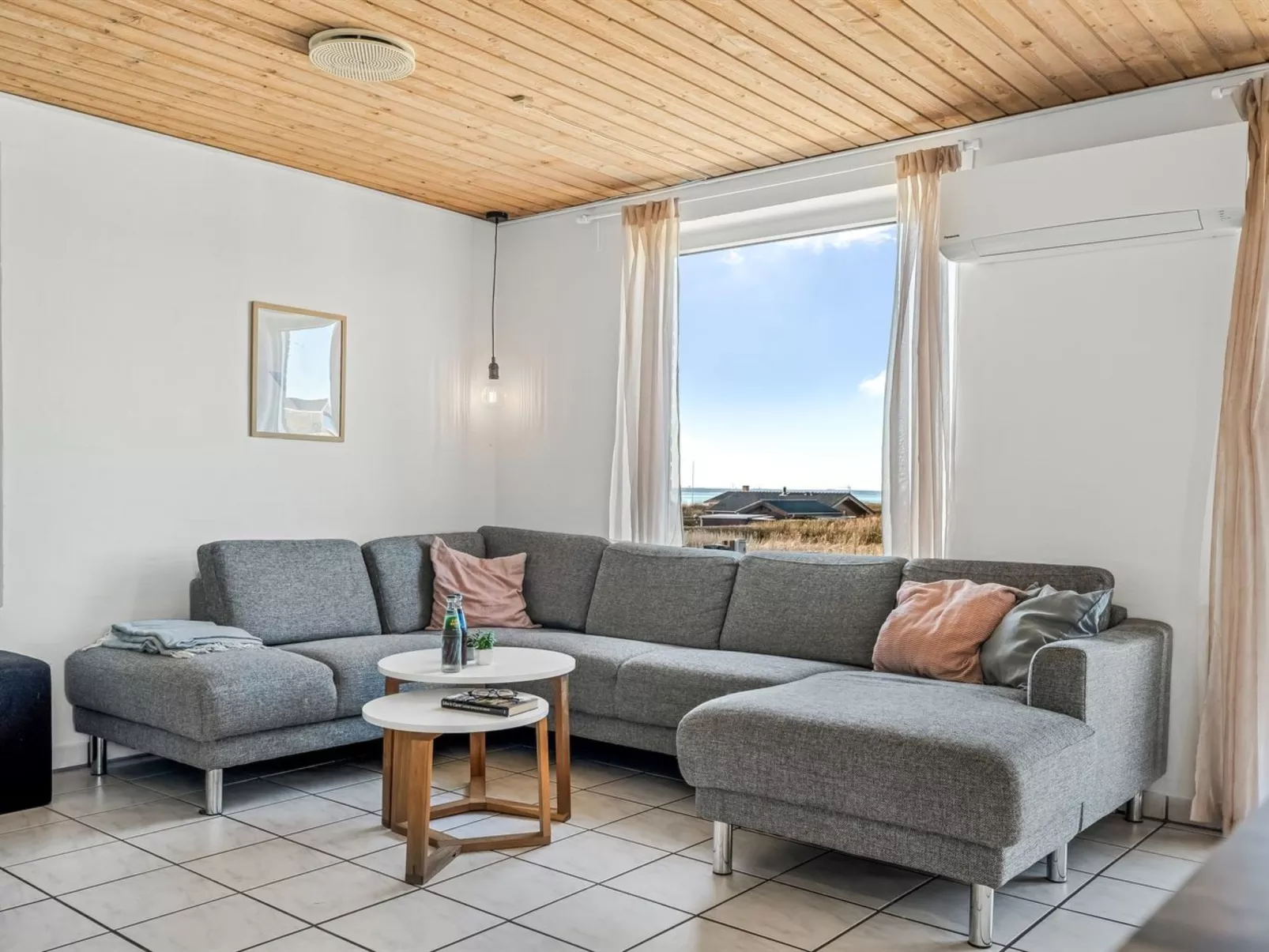 "Nikolce" - 300m to the fjord-Drinnen