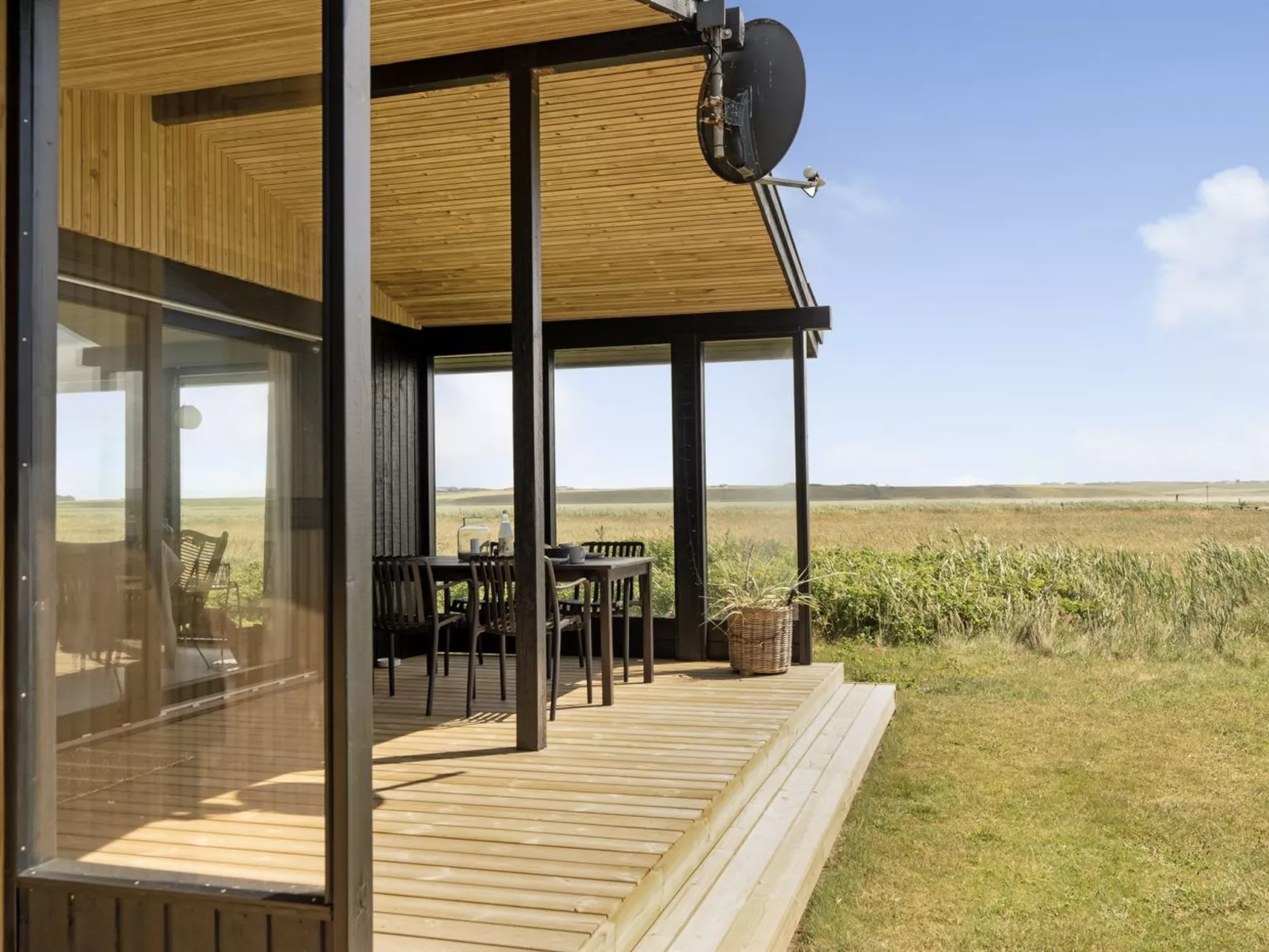 "Waghn" - 250m from the sea-Outside