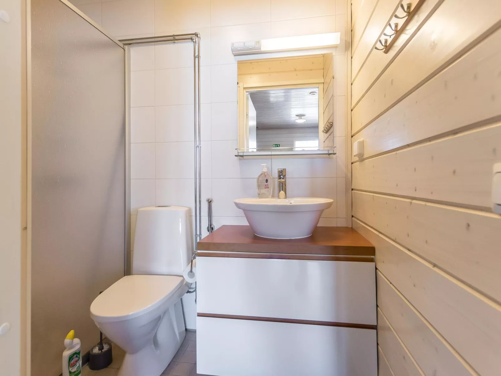 Hallan karhu b, paritalo-Inside