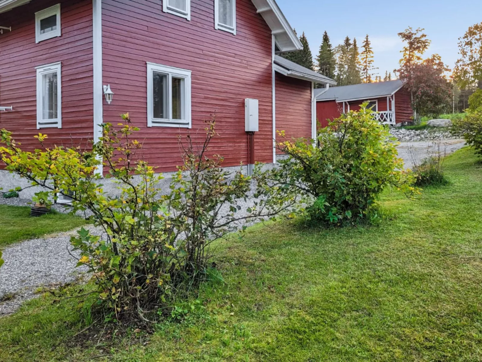 Wanha karminranta-Inside