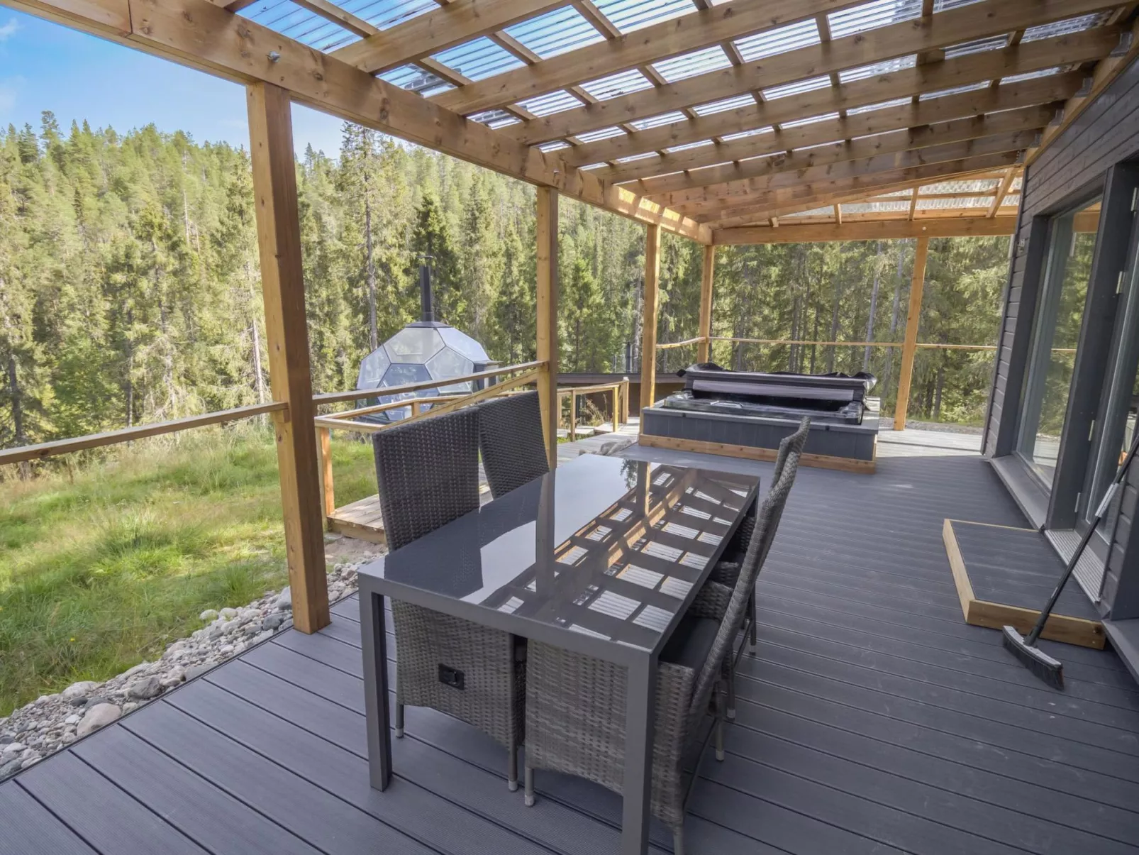 Villa ukkometso-Dedans