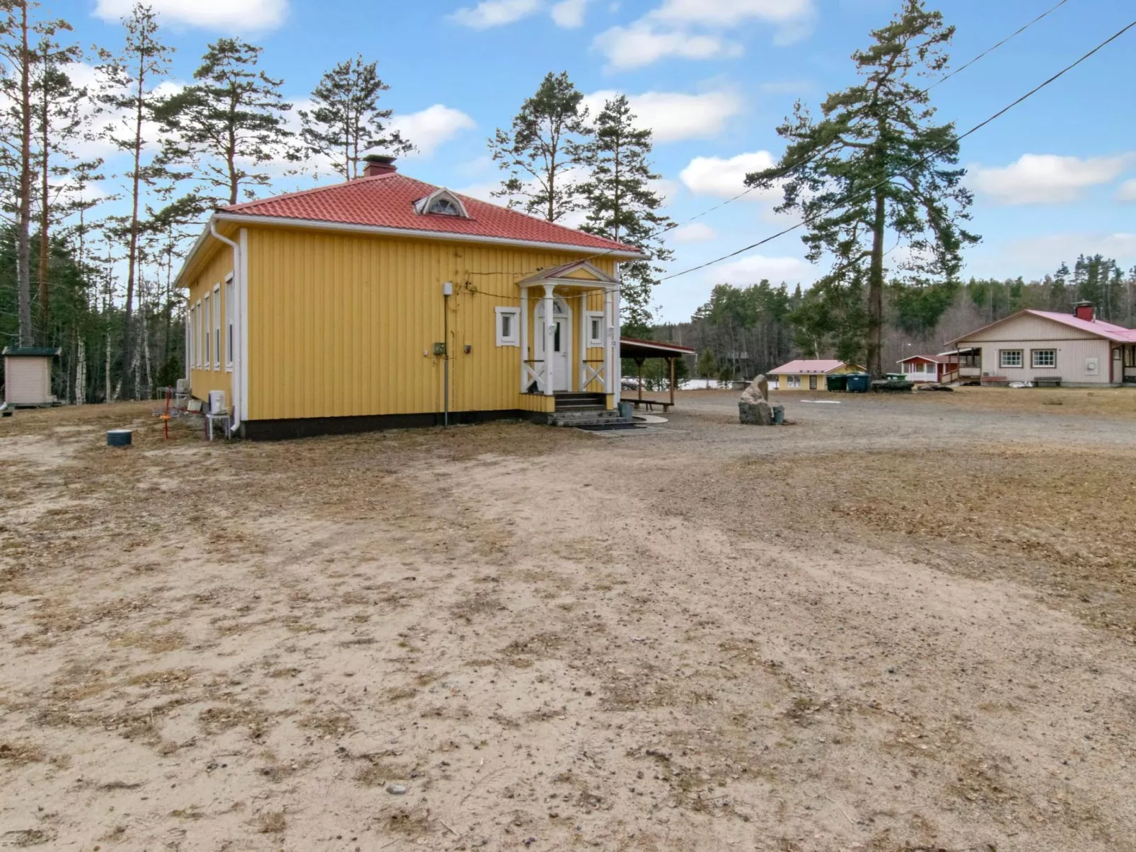 Kaislajärven huvila-Drinnen