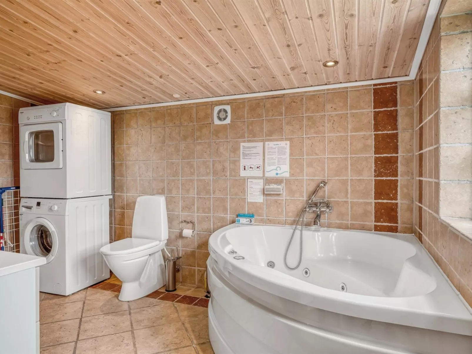 "Aku" - 700m from the sea-Dedans