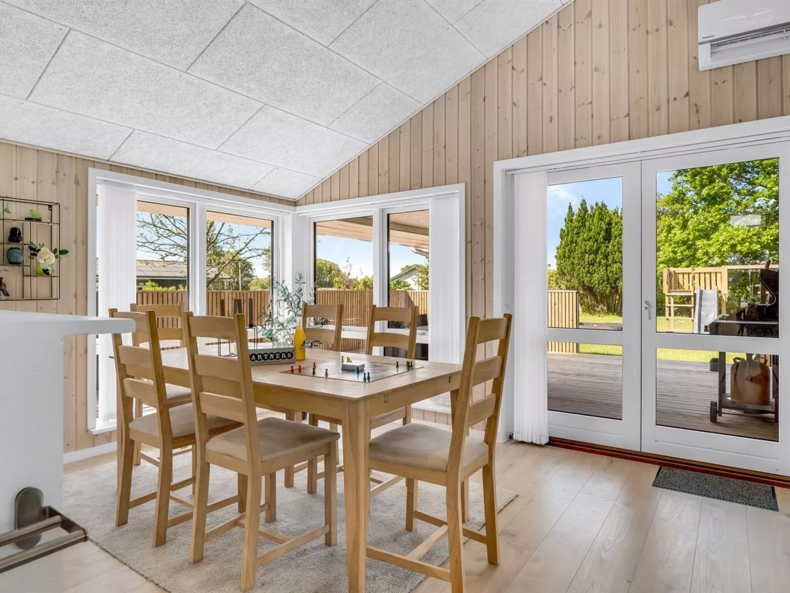 "Ebertine" - 740m to the fjord-Inside