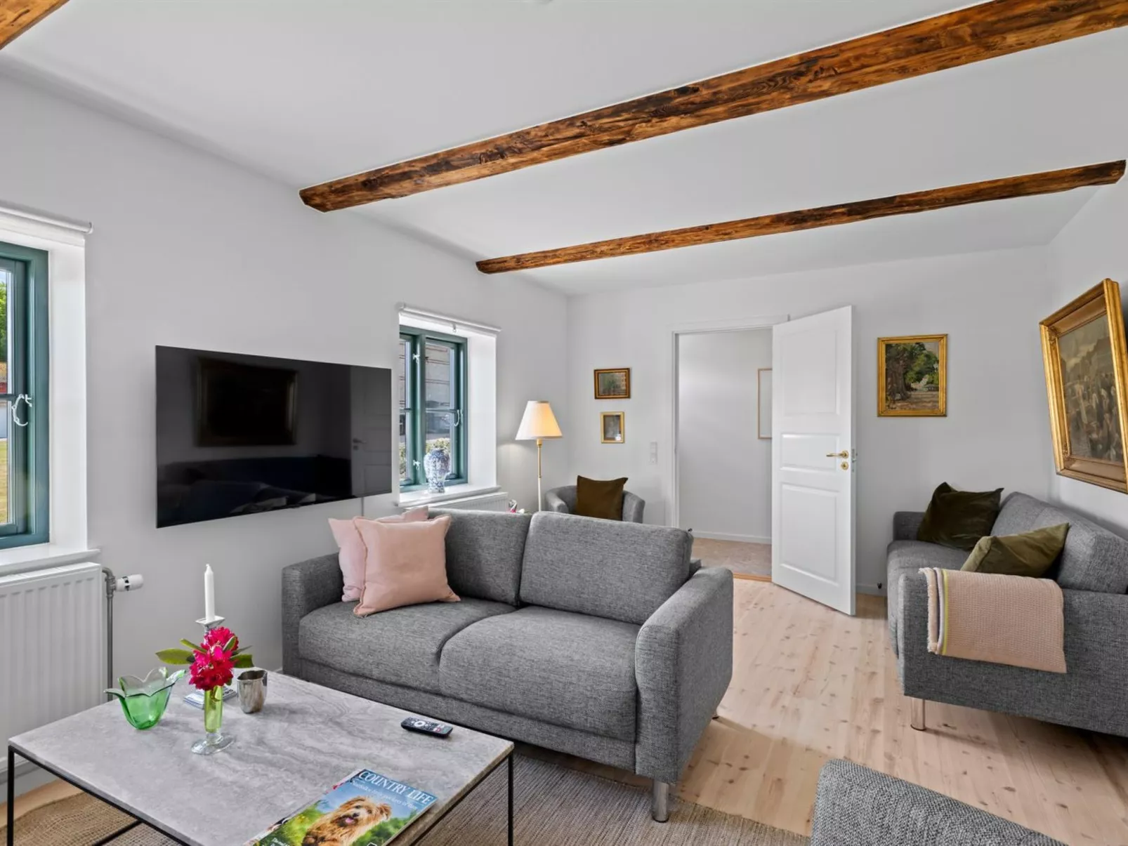 "Brun" - 1.5km from the sea-Inside