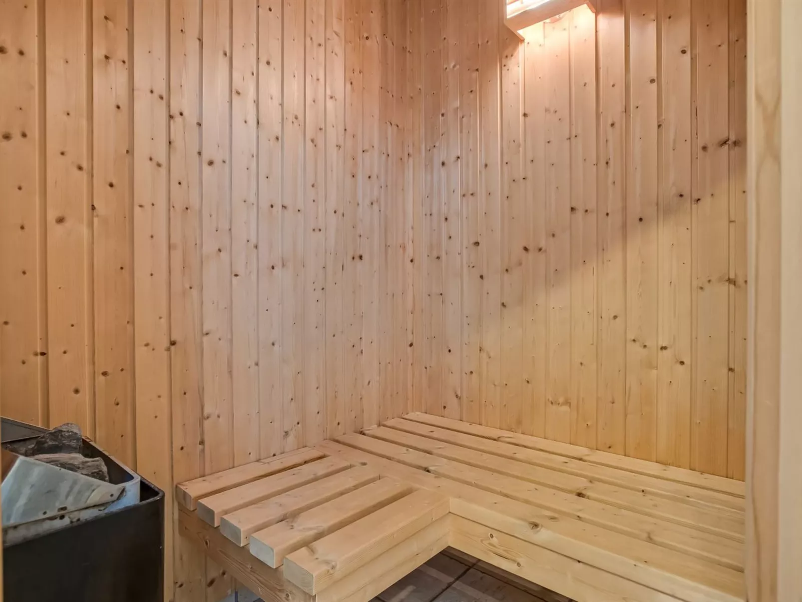 "Rouwen" - 120m from the sea-Drinnen