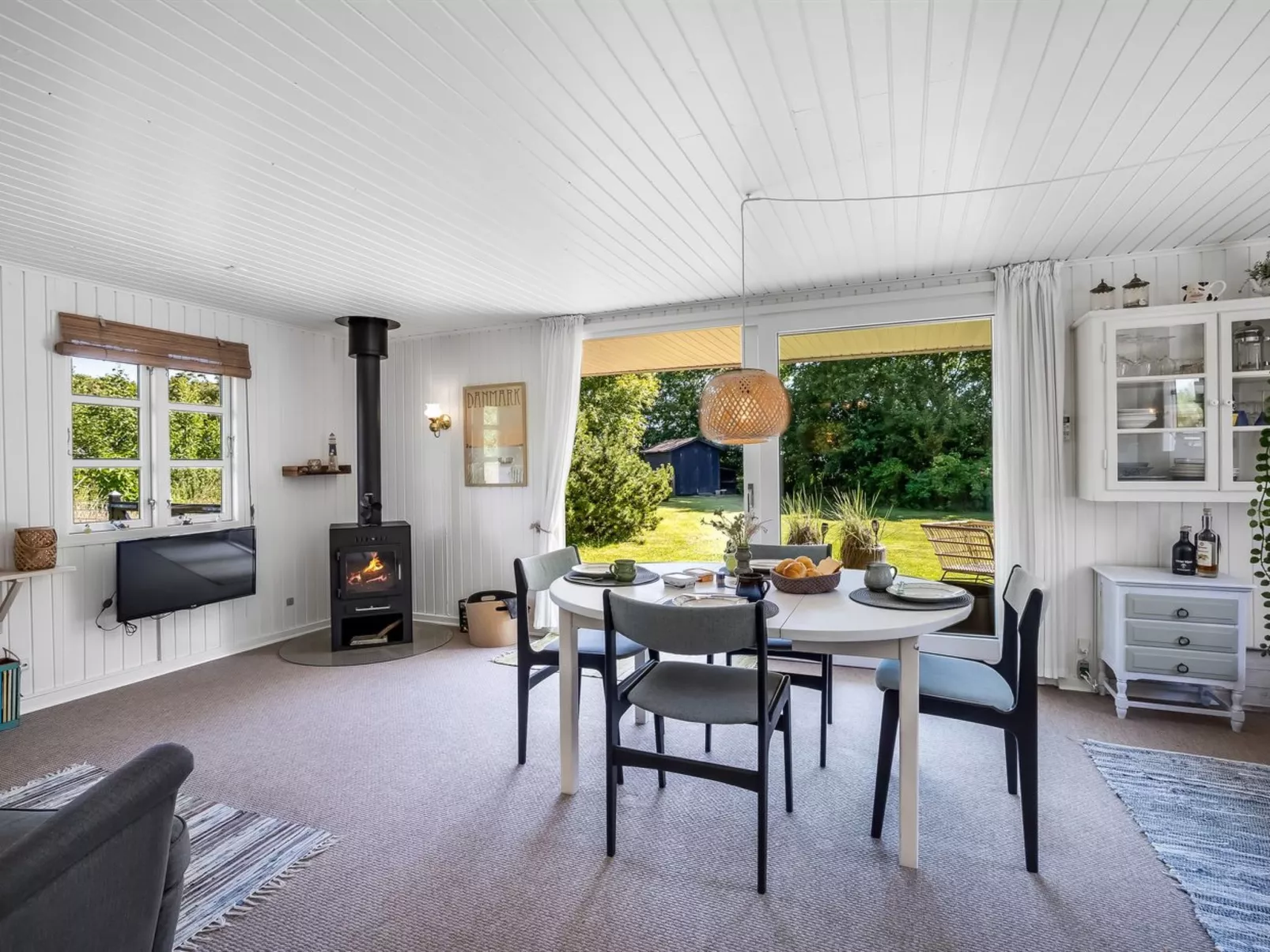 "Voitto" - 1km to the fjord-Drinnen