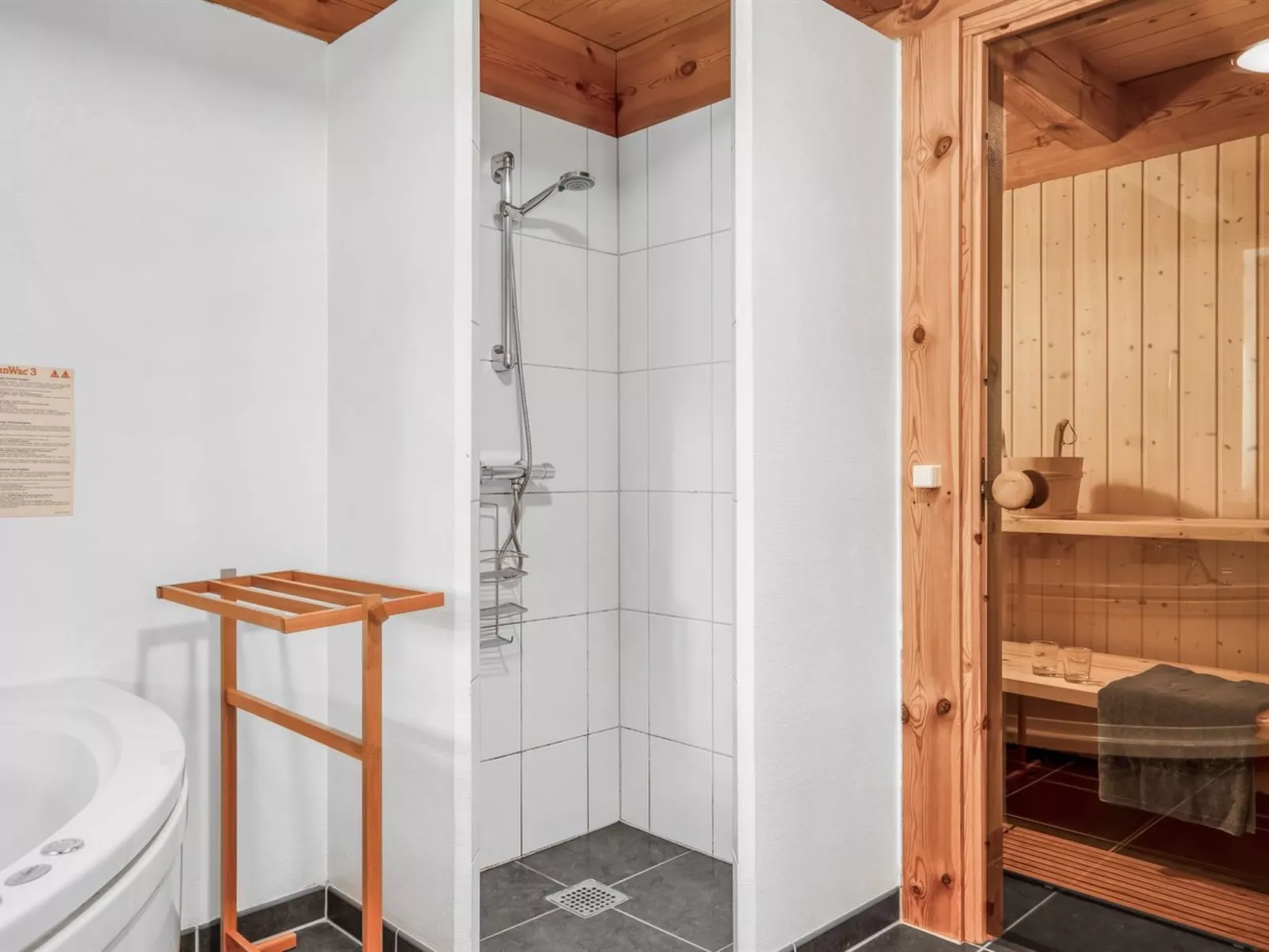 "Devis" -  from the sea-Drinnen