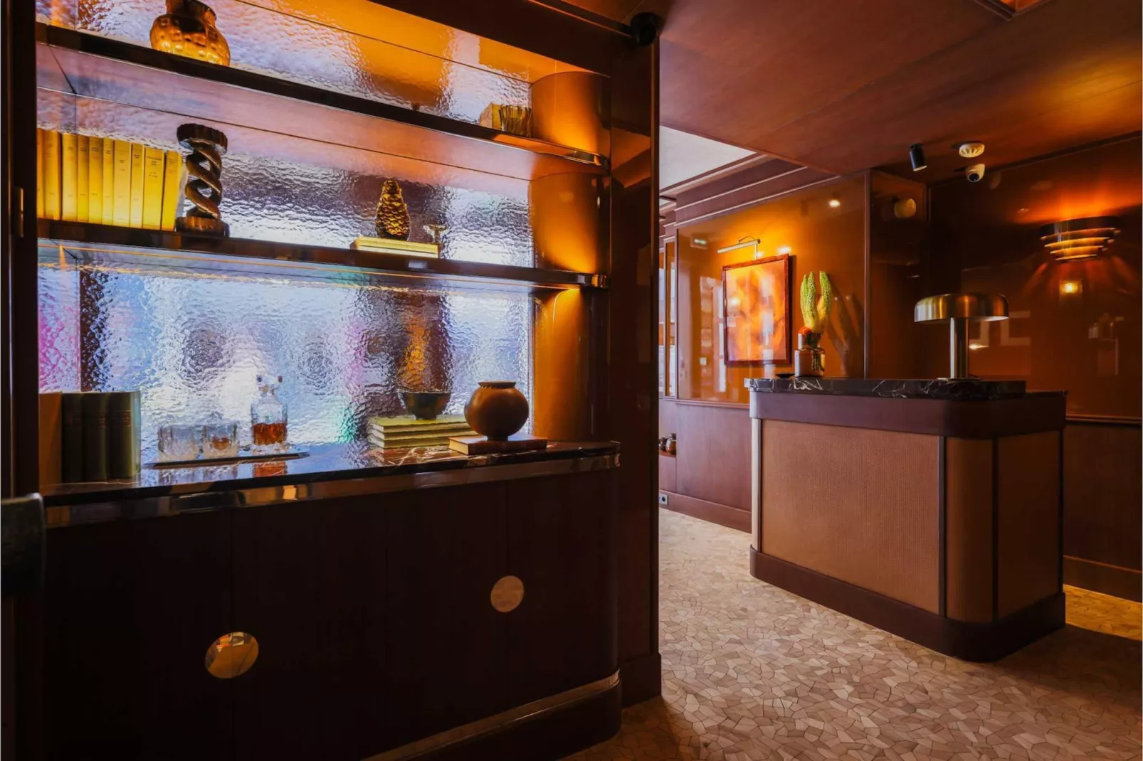 CONFIDENTIEL-3-Innenbereich