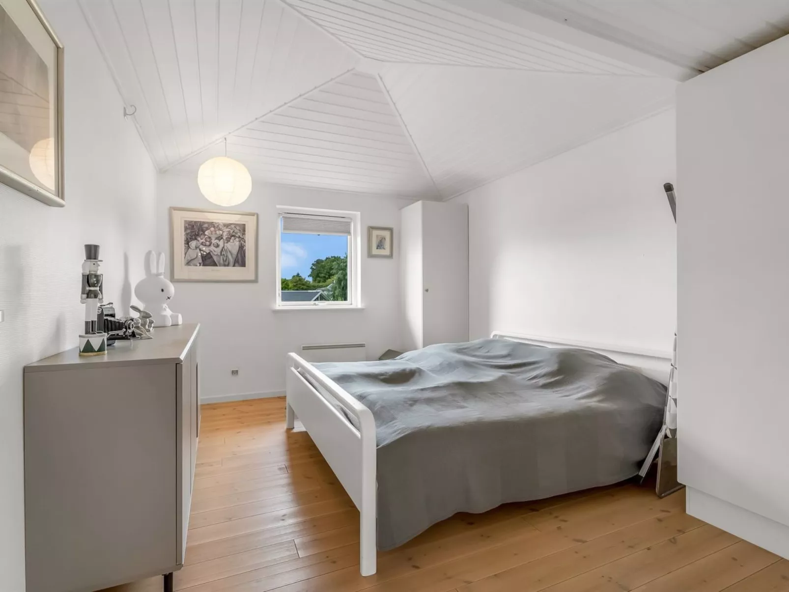 "Glenda" - 2.1km from the sea-Inside