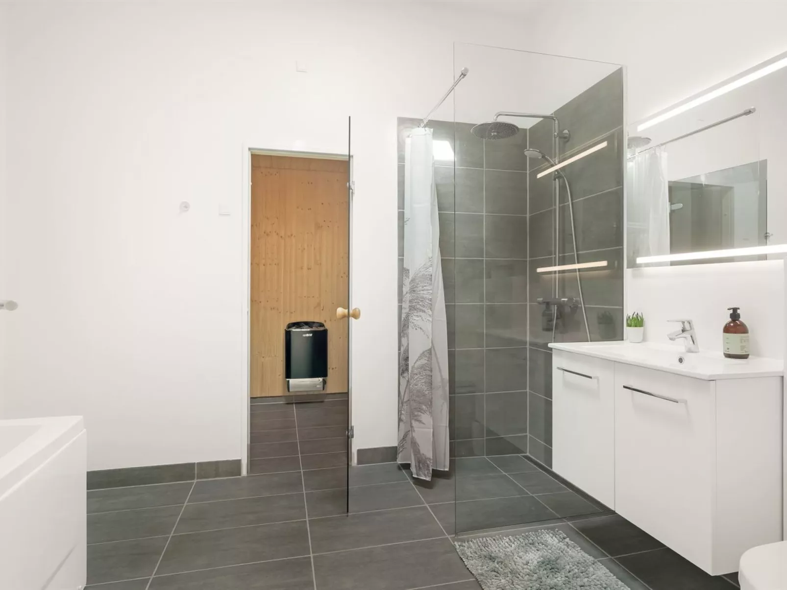 "Lennart" - 500m to the fjord-Inside