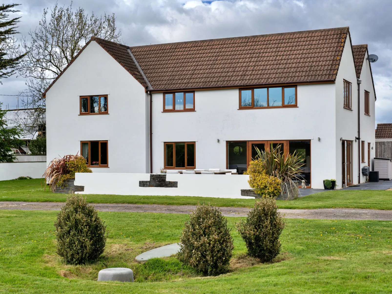 Stone Bow Farmhouse-Outside