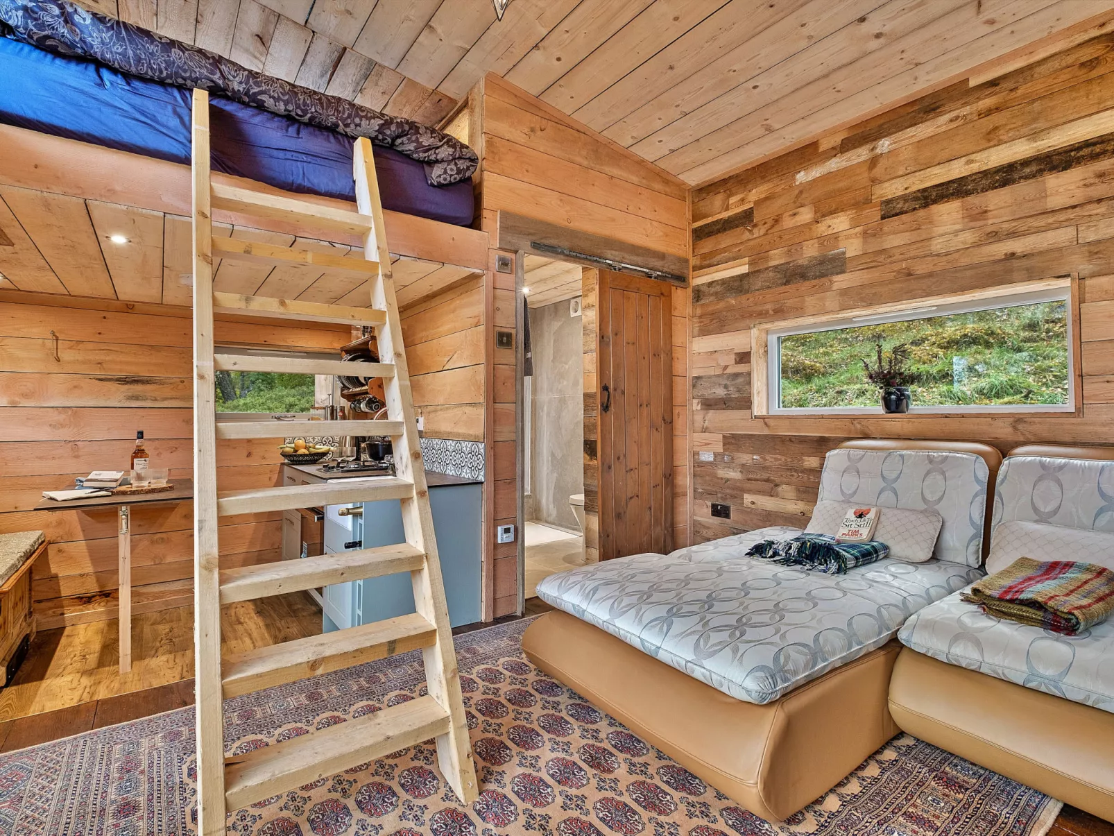 Cosagach Falls Cabin-Dedans