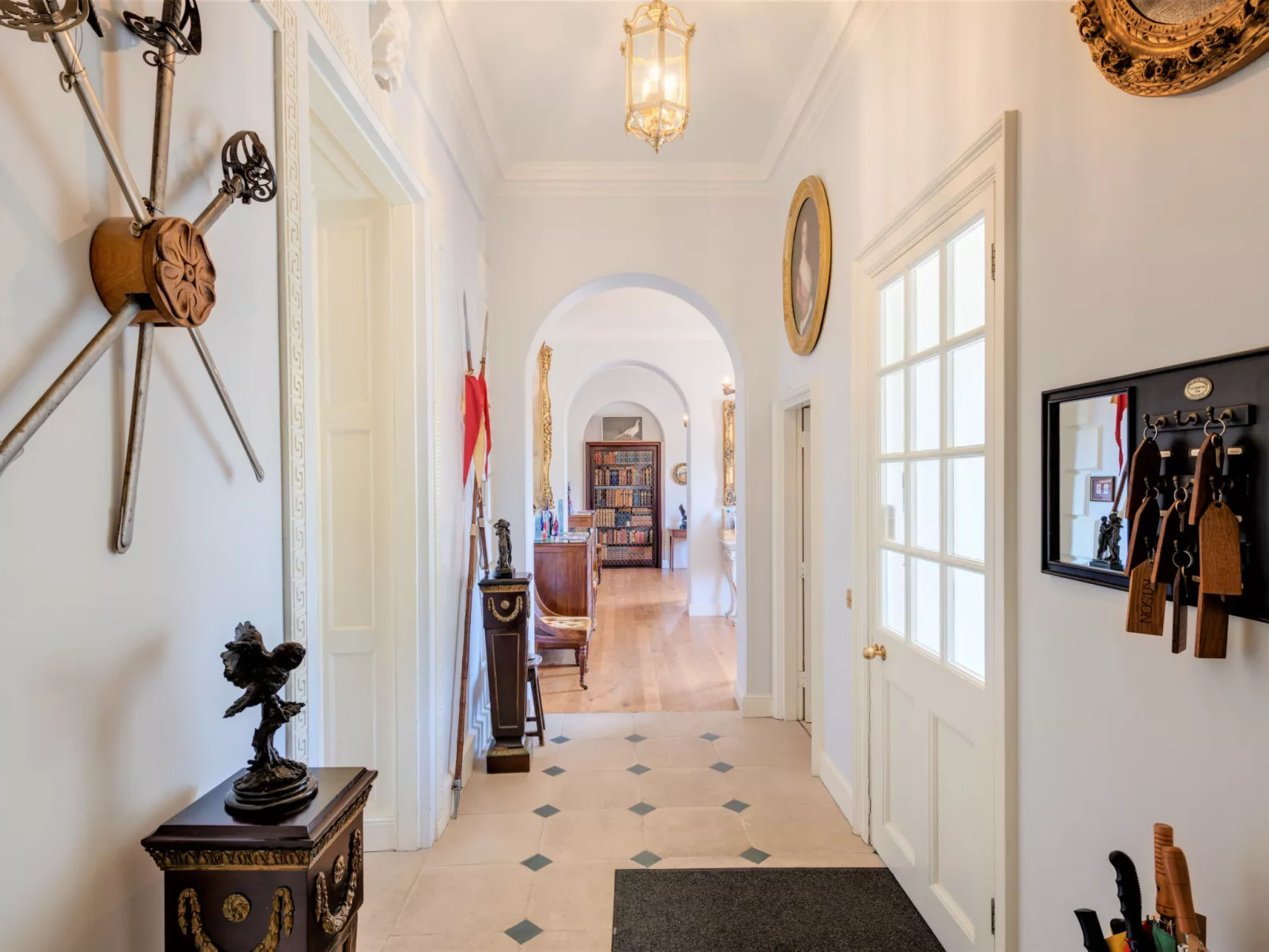 Historic Castle on River Tamar-Draußen