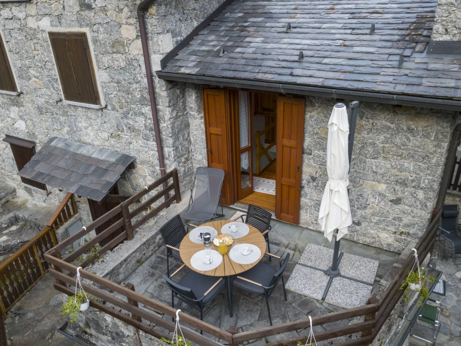 Val di Mello Mountain Flat-Outside
