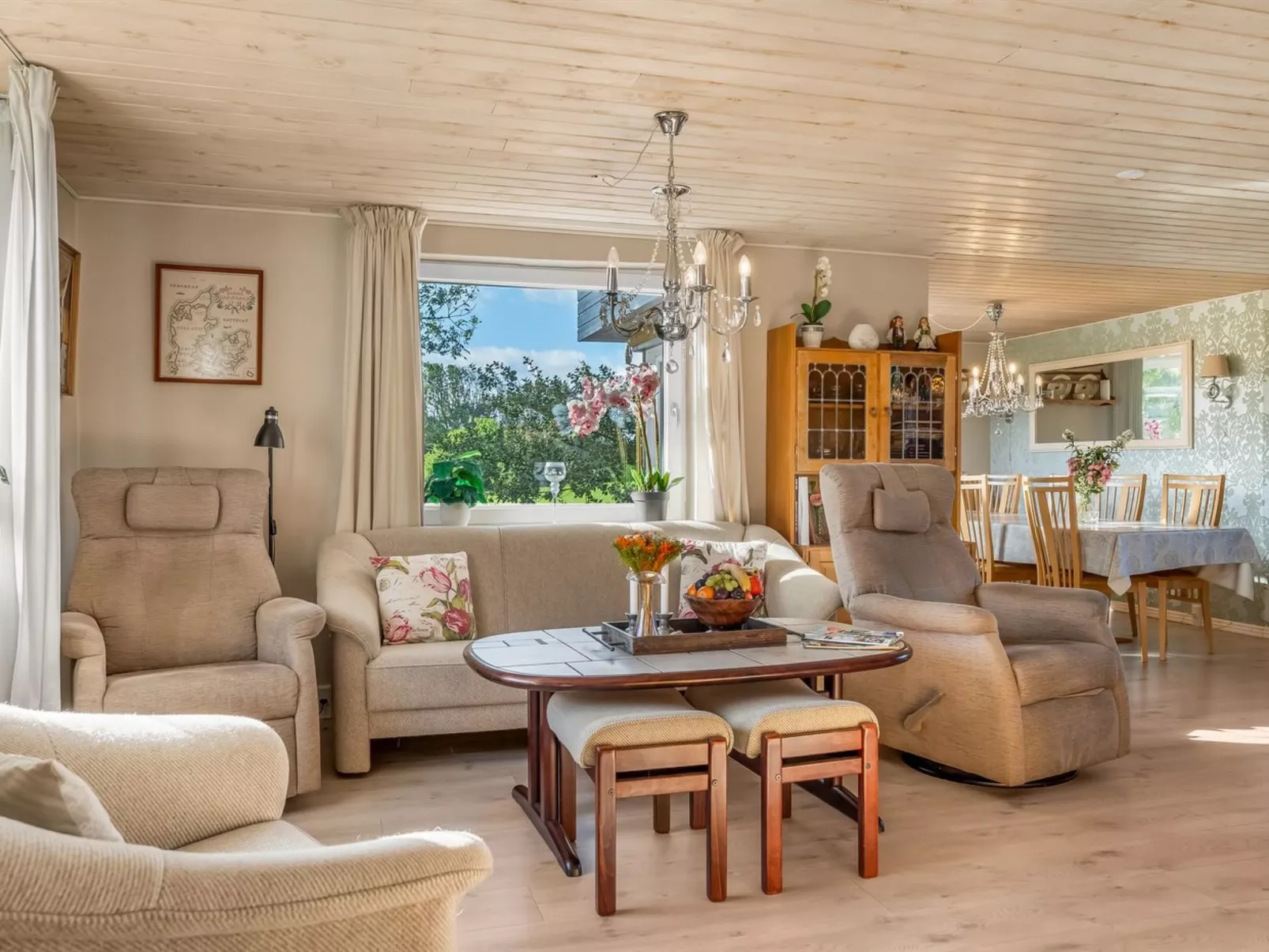 "Missa" - 2km to the fjord-Dedans