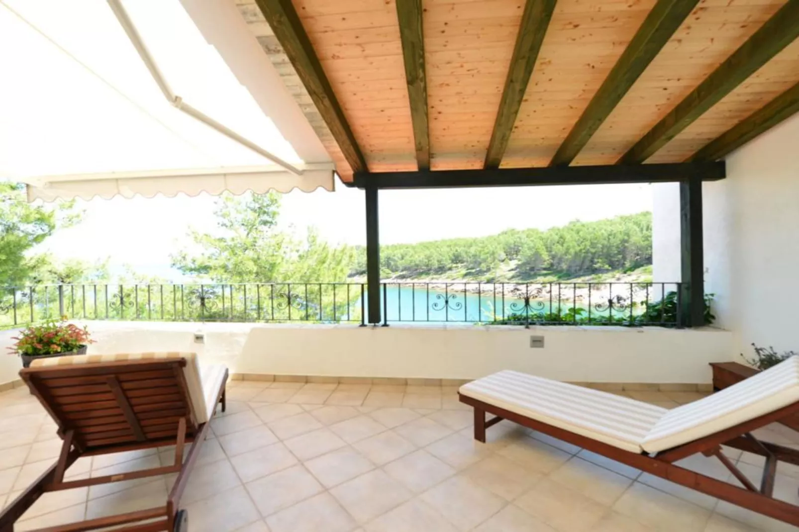 Two-Bedroom Apartment (Kadulja)-Terrace