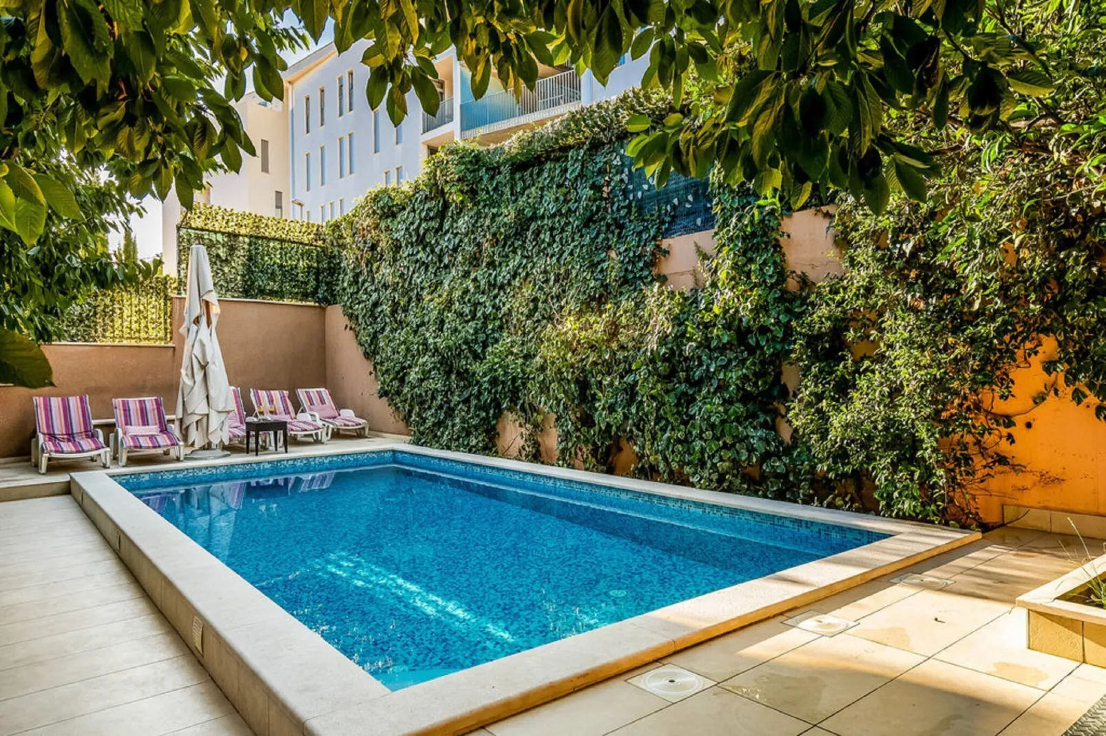 Three Bedroom Apartment with Pool-Schwimmbad