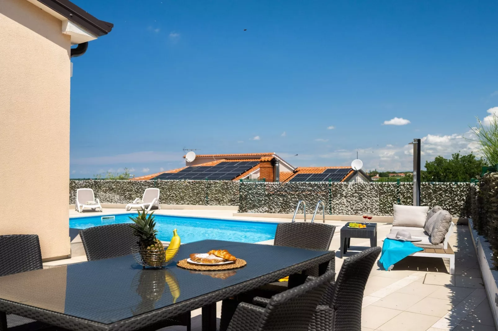 Holiday Home Mlačić - Three Bedroom Holiday Home with Pool-Piscine