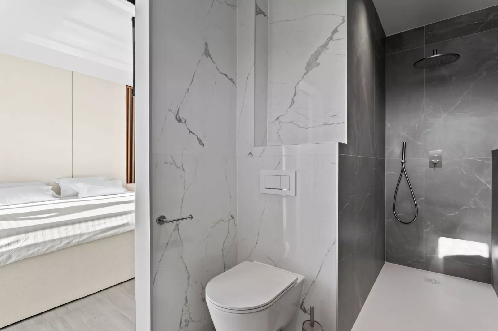 Villa Freedom - Five Bedroom House with Balcony-Bathroom