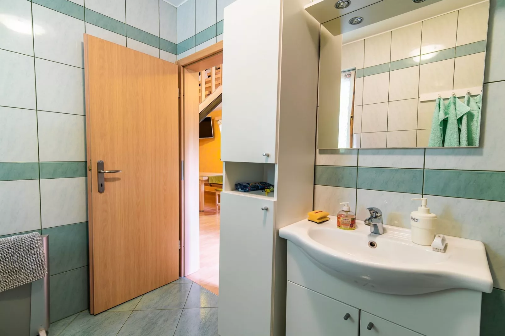 Golden Horizon Holiday Home with Terrace and Garden - One Bedroom Holiday Home with Terrace and Garden-Salle de bain