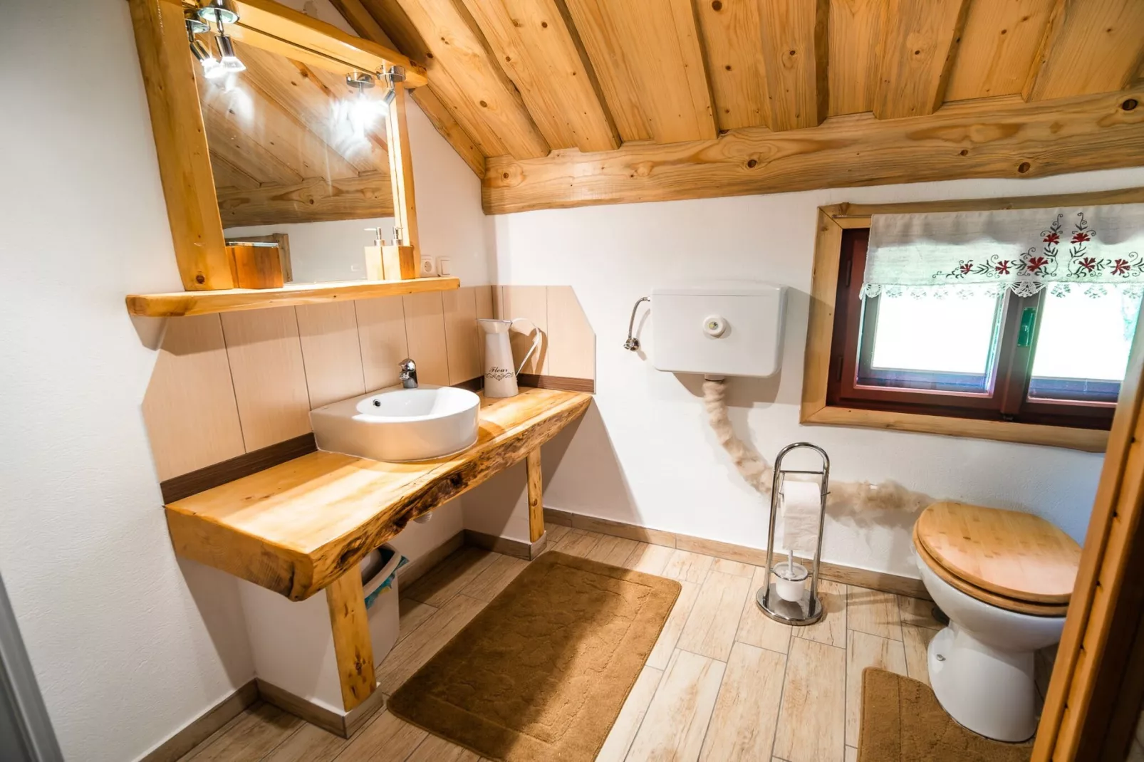 Bloomfield Retreat Country House with Sauna - Three Bedroom Country House-Badezimmer