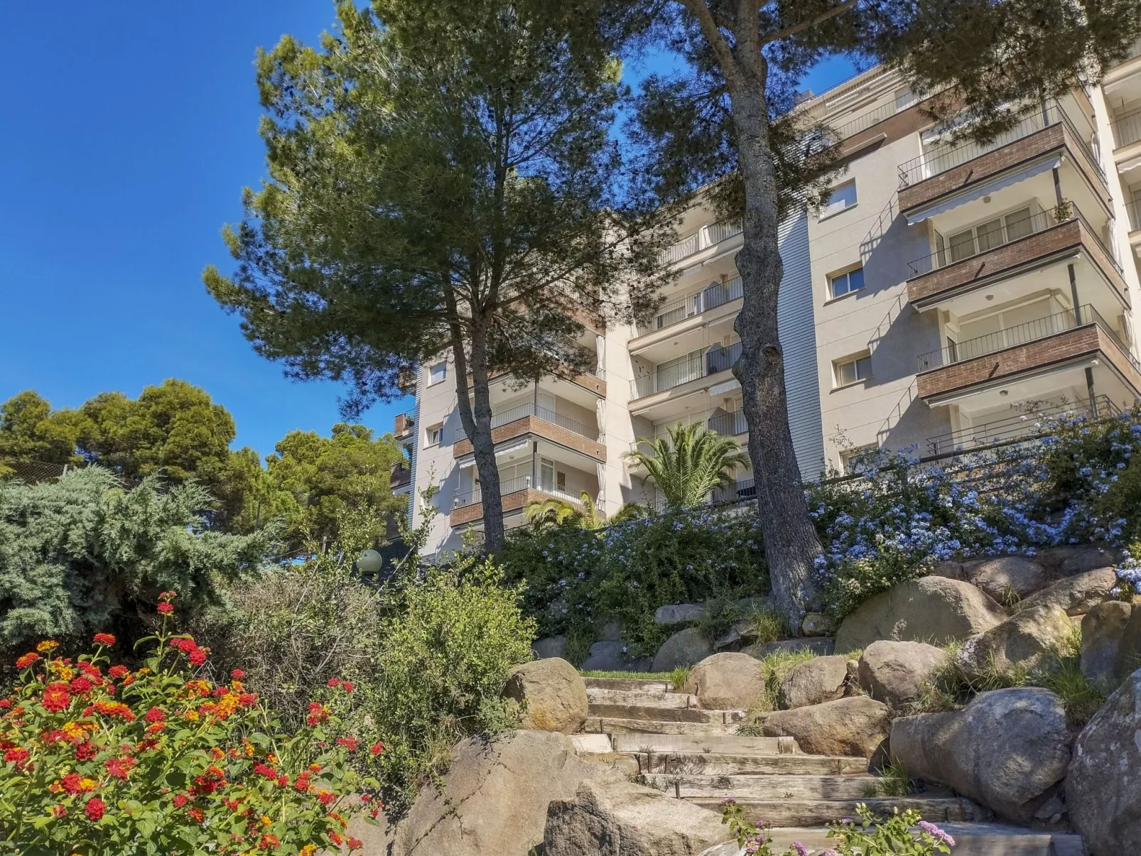 Sol Pins Tamariu-Outside