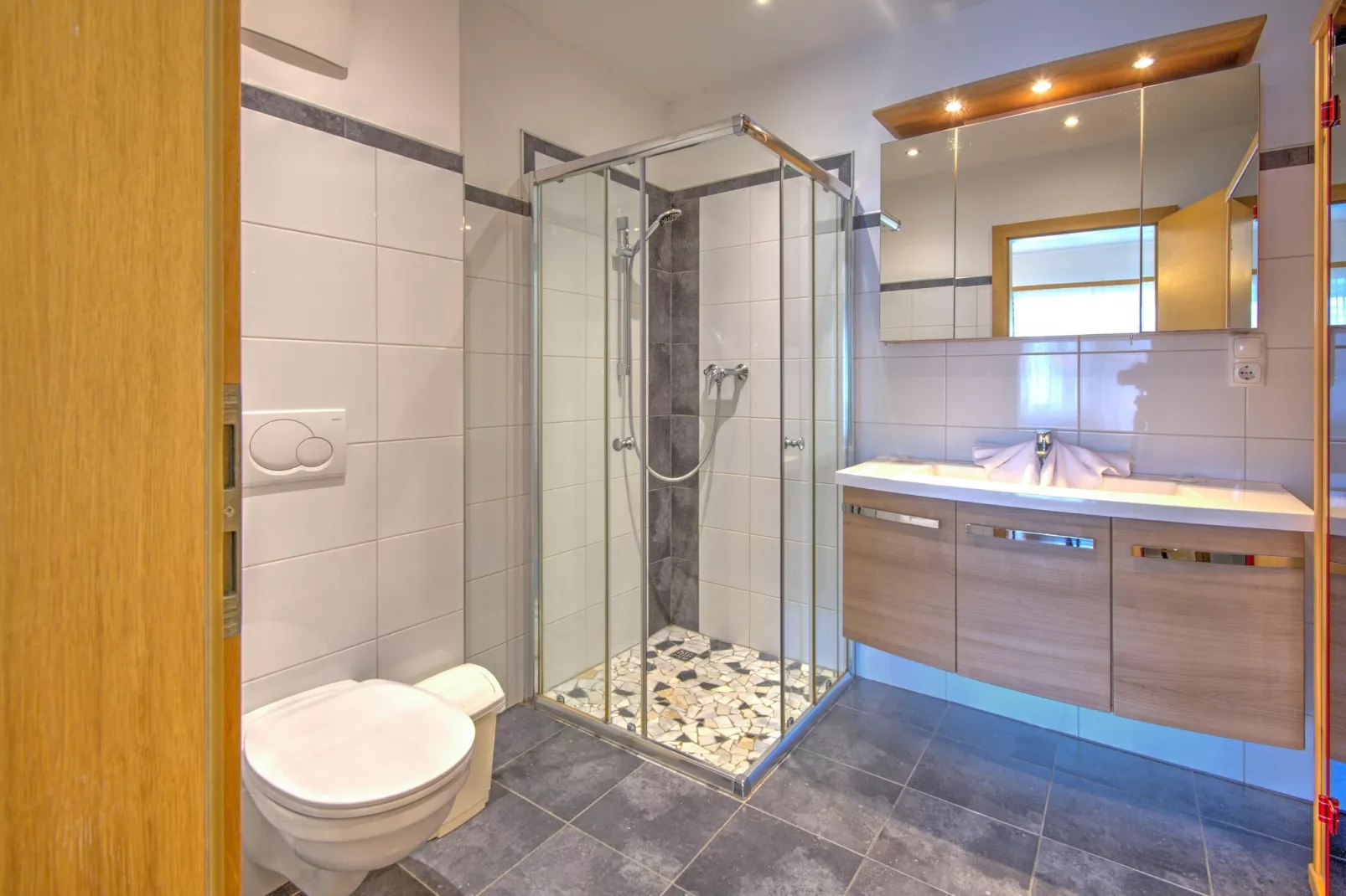 Vicky Apartment Top 3-Badezimmer