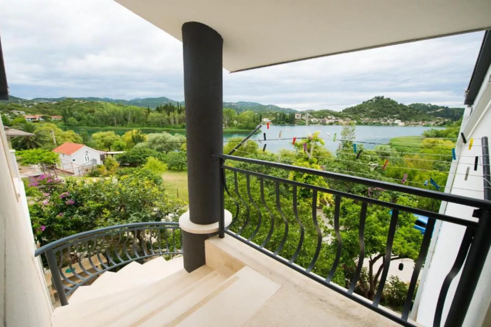 Two-Bedroom Apartment With Lake View-Treppe
