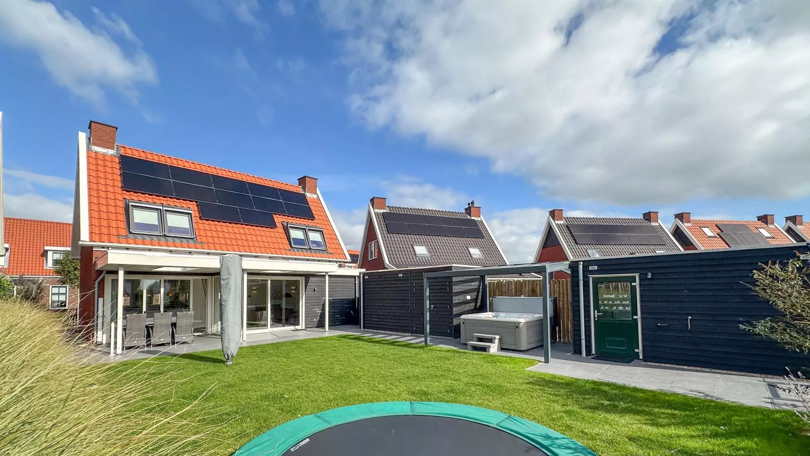 Coast and Calm 63-Exterior in summer