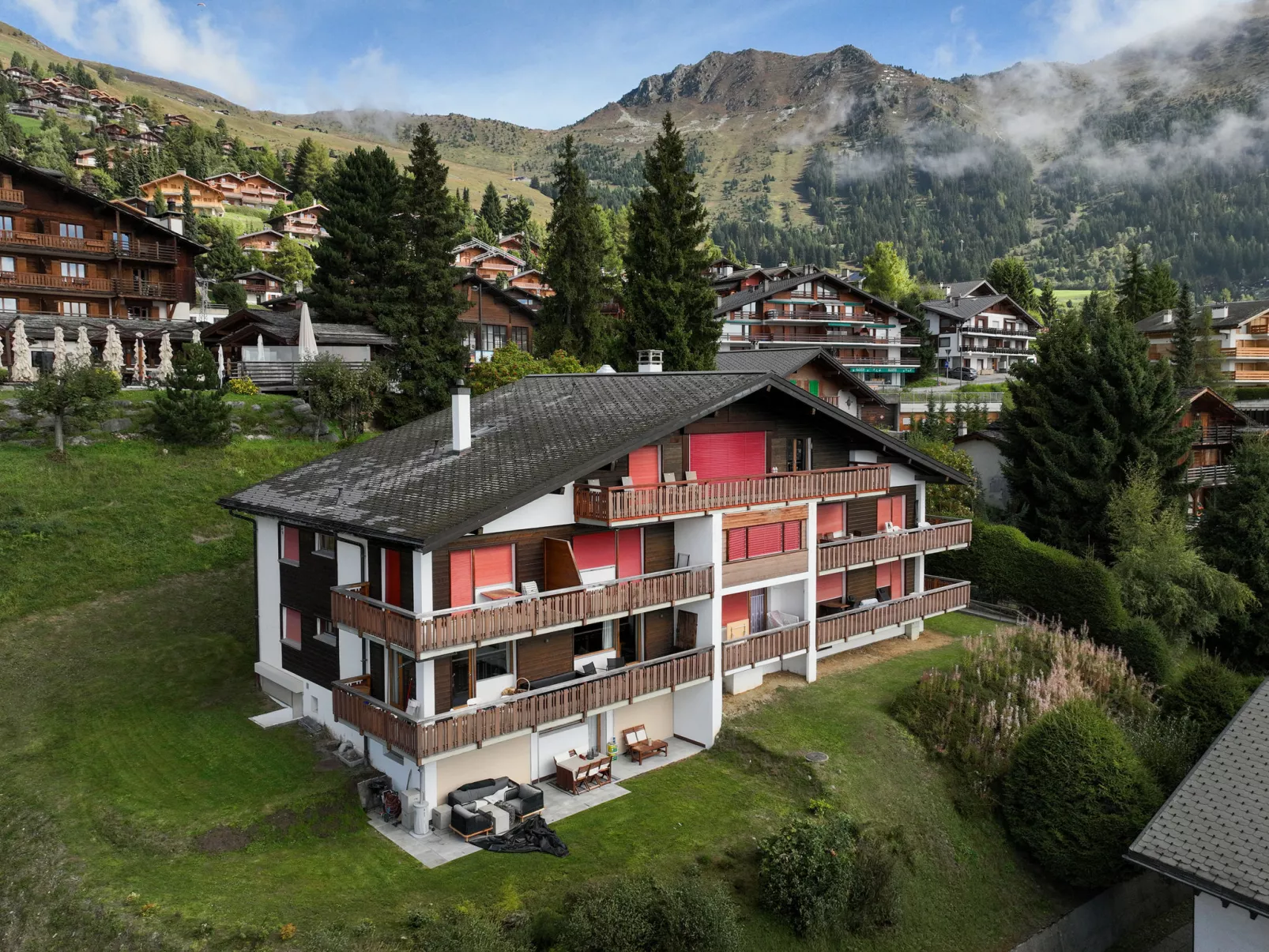 Soleil des Alpes-Outside