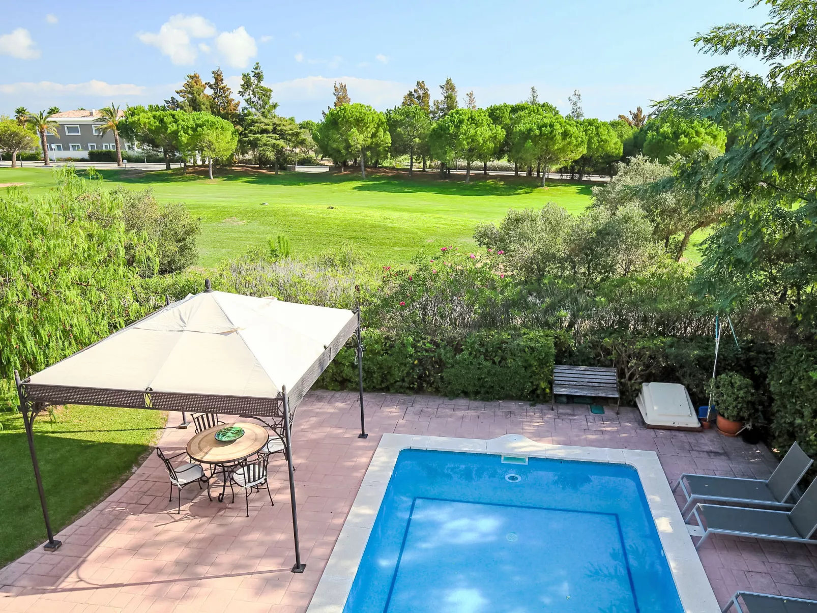 Bertoni Golf & Sea-Outside