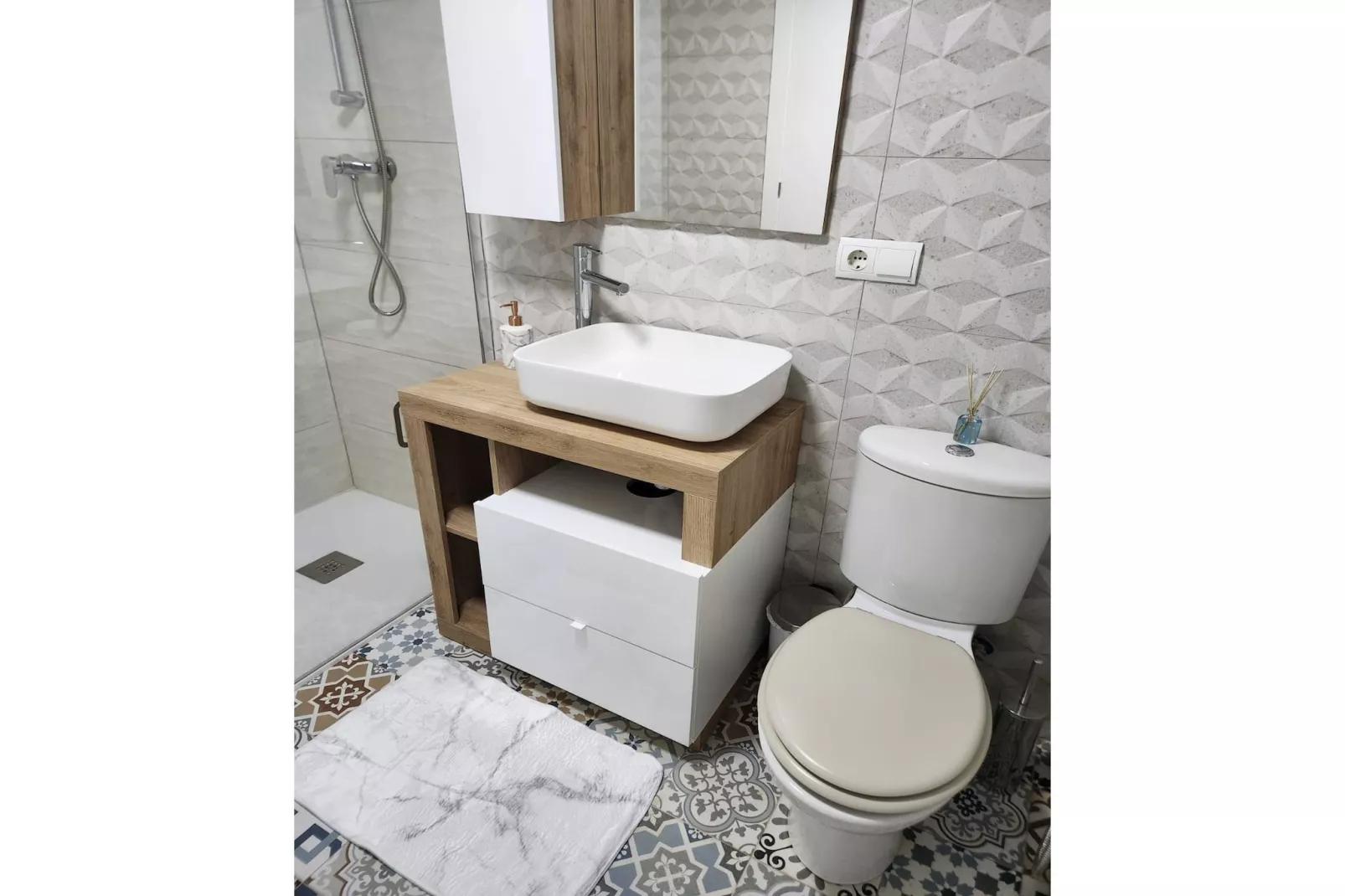 CT 339 AL - Faro's Paraiso de Vera Apartment-Bathroom