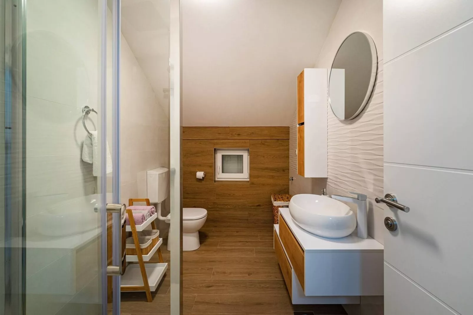 Luxury Villa Escape-Bathroom