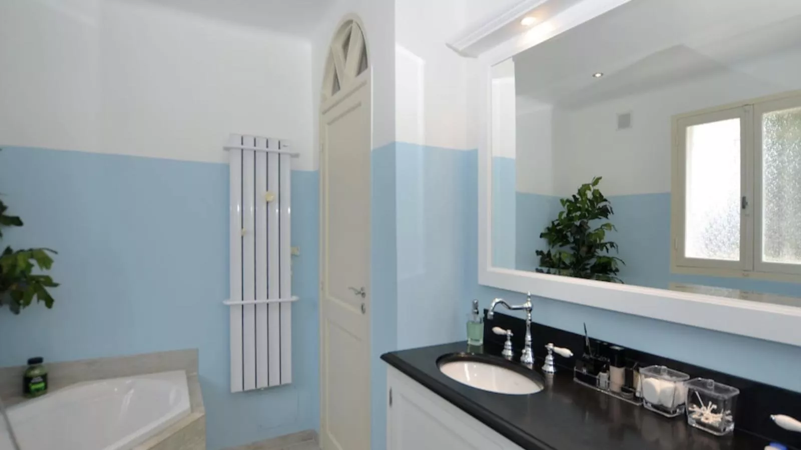 Les Palmiers-Bathroom