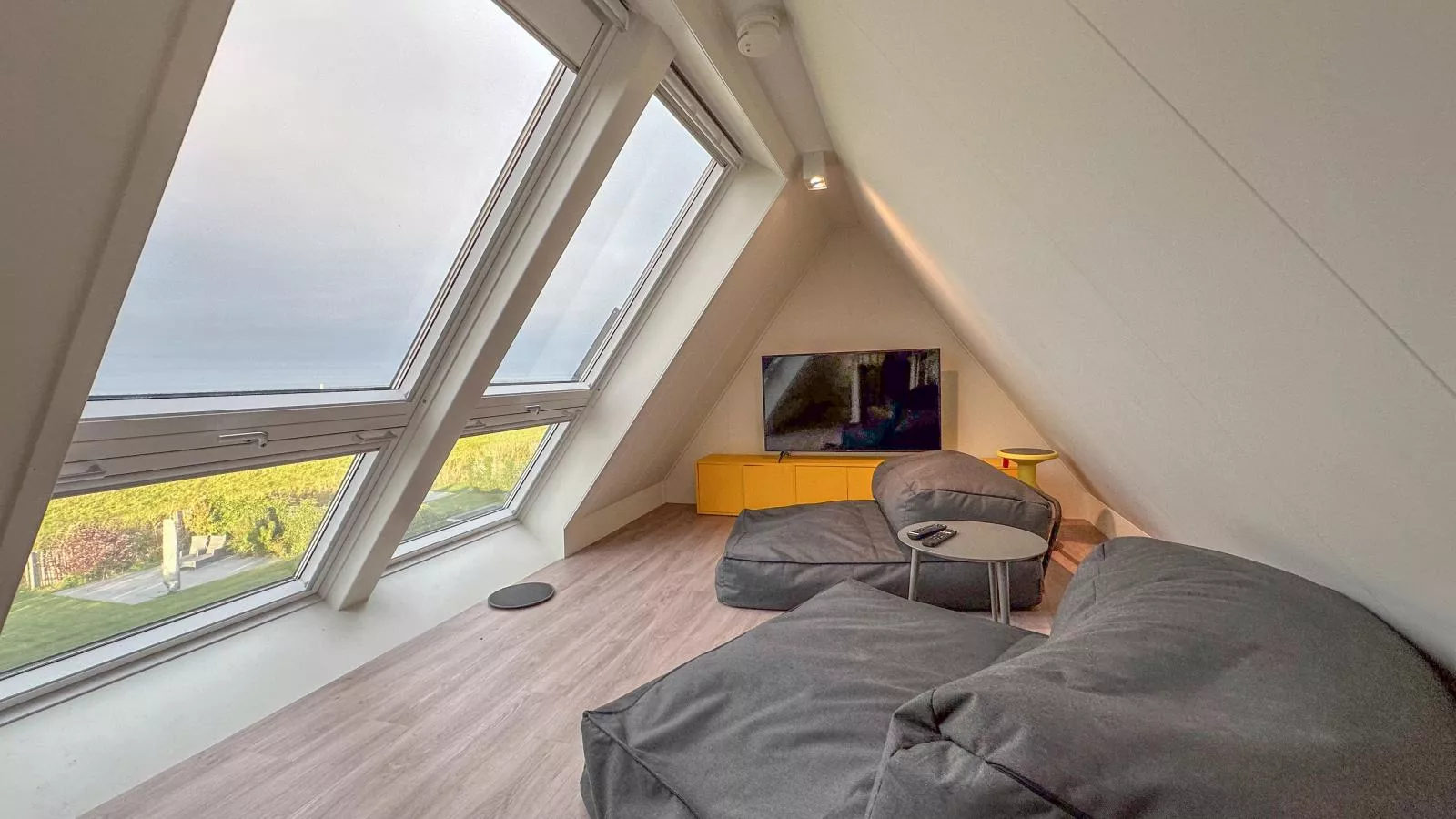 Happy Beach 50-Vue sur l'eau