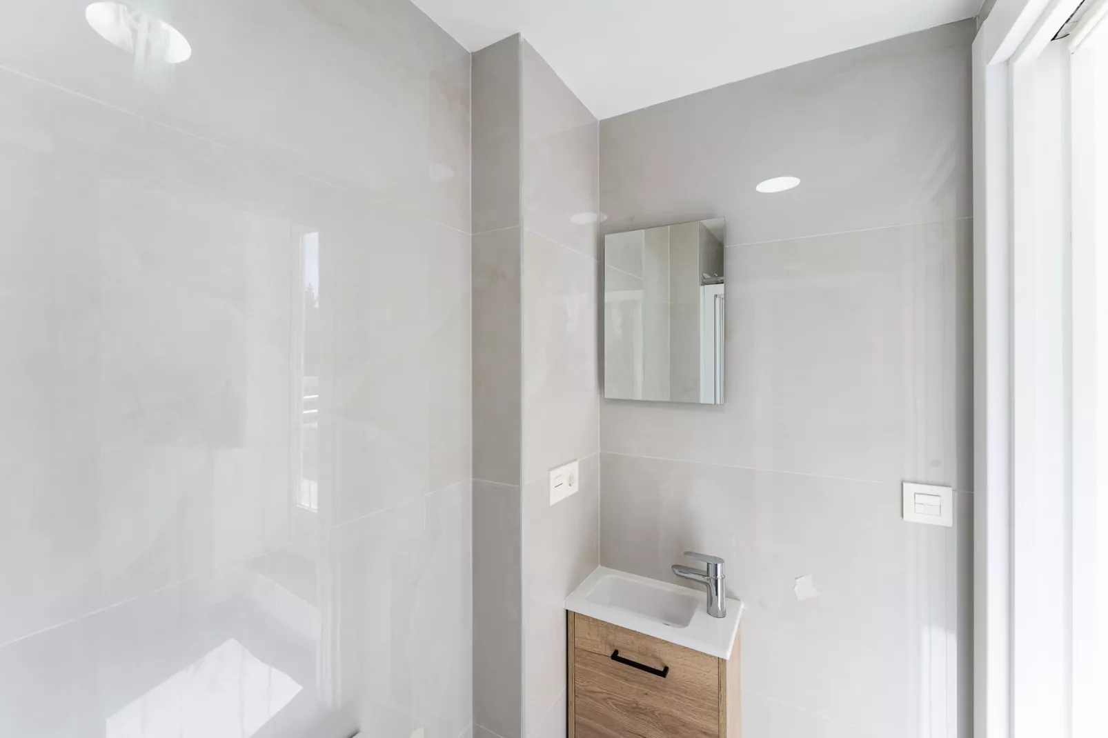 CT 393 - Faro's Soulrise Rooftop - Marbella Beach-Bathroom