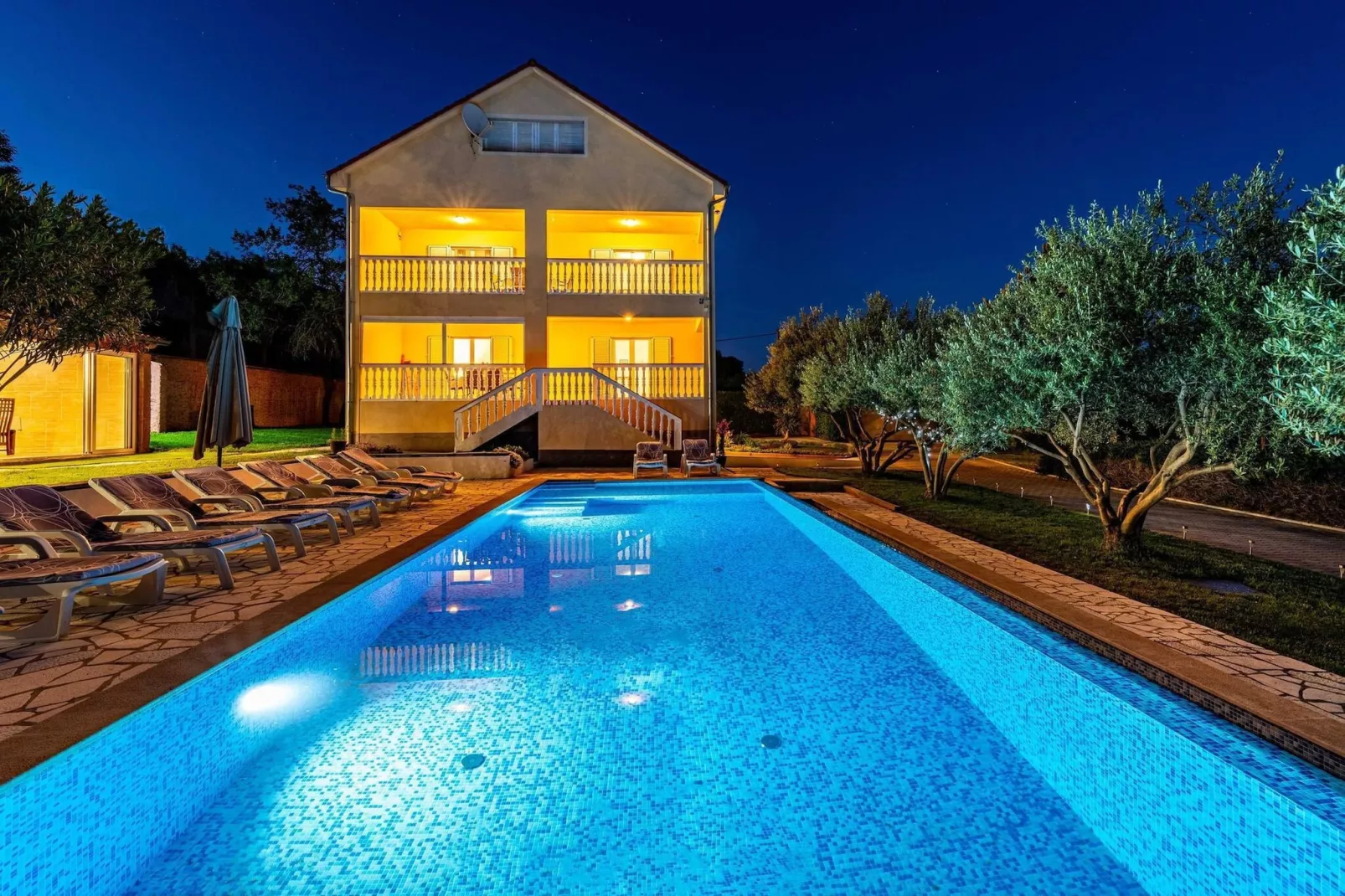 Momo´s Paradise-Exterior in summer