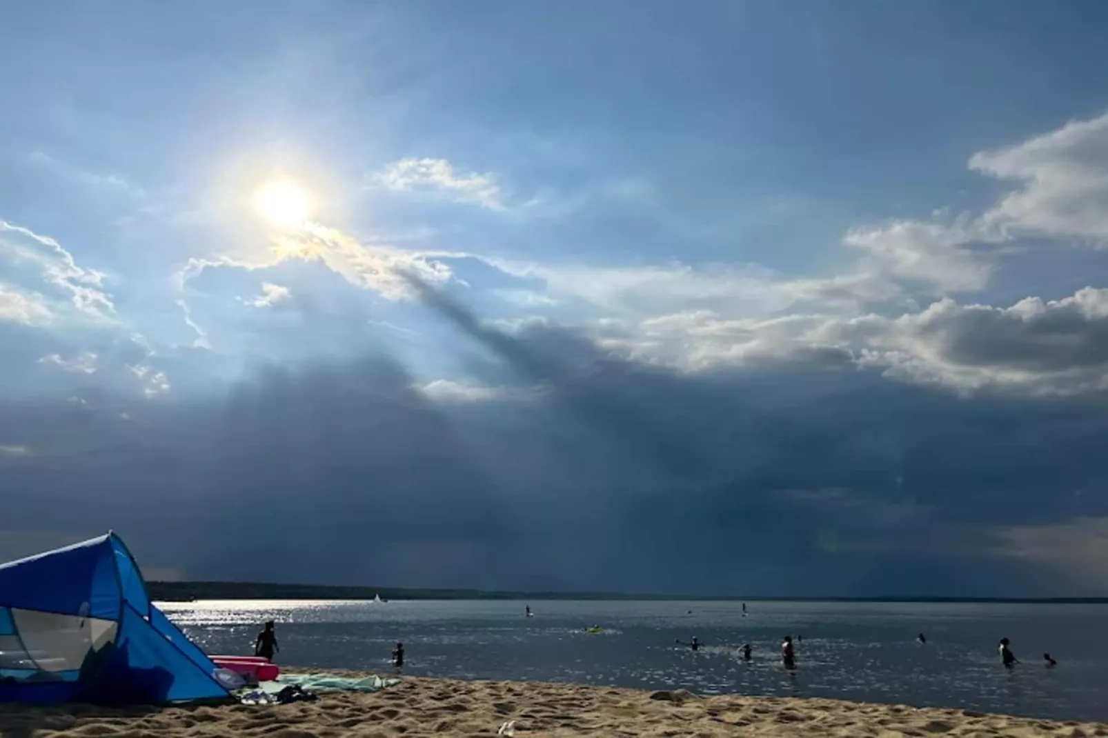 Hausboot am Bärwalder See-Zones été à 1 km
