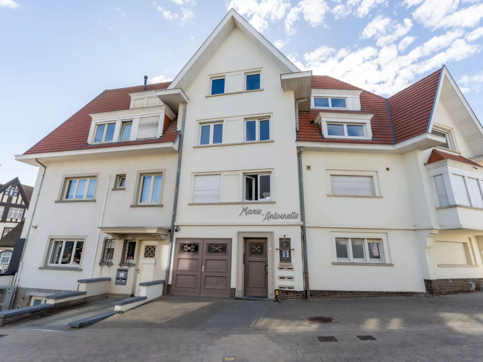 Marie Antoinette close by the sea-Outside