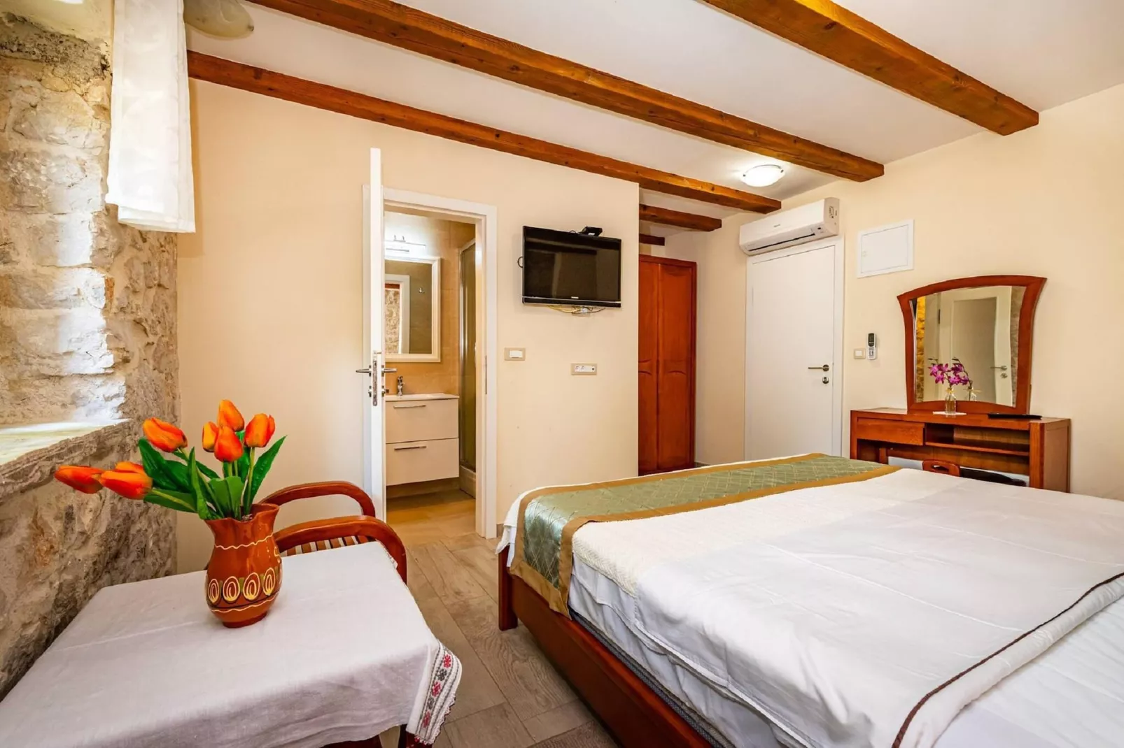 Authentic Villa Zvonko-Schlafzimmer