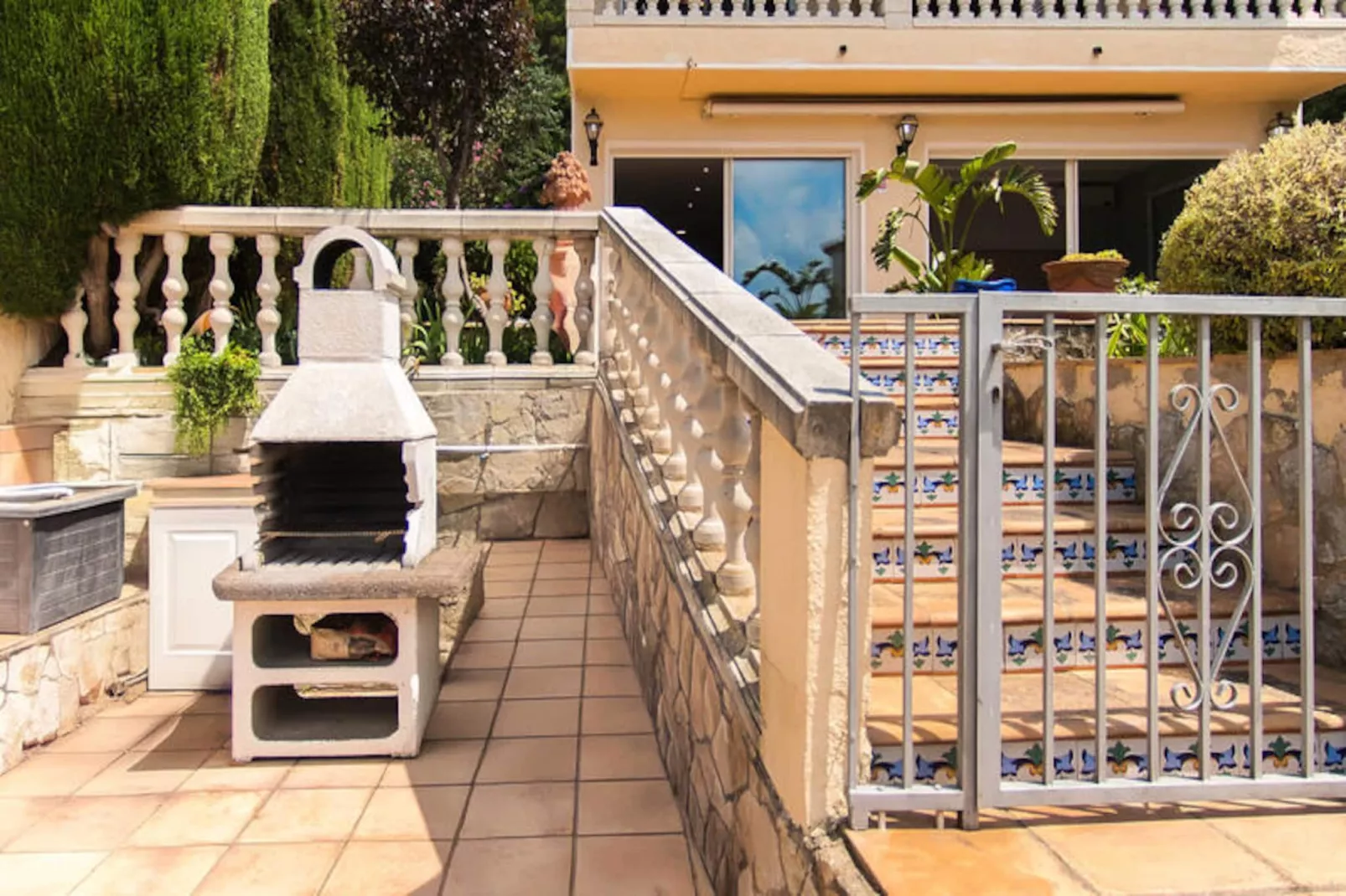 Maison à Roses-Untagged