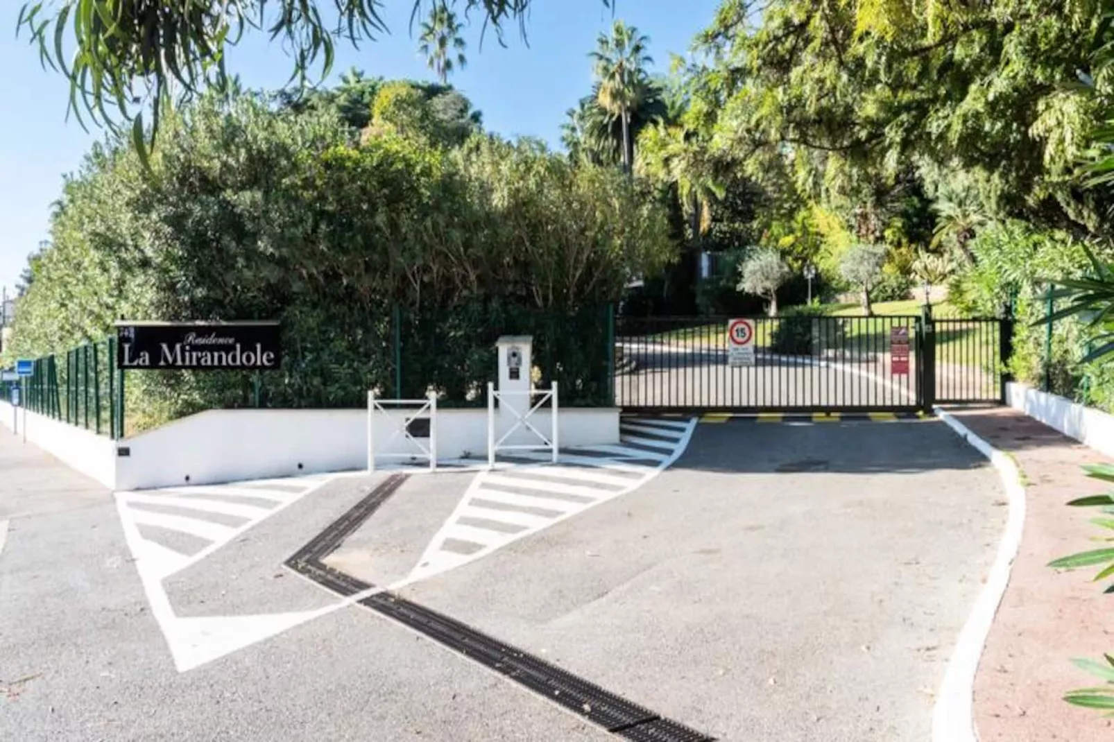 Résidence Appartement Avec Terrasse, Piscine & Acc&egrave;s Plage-Untagged