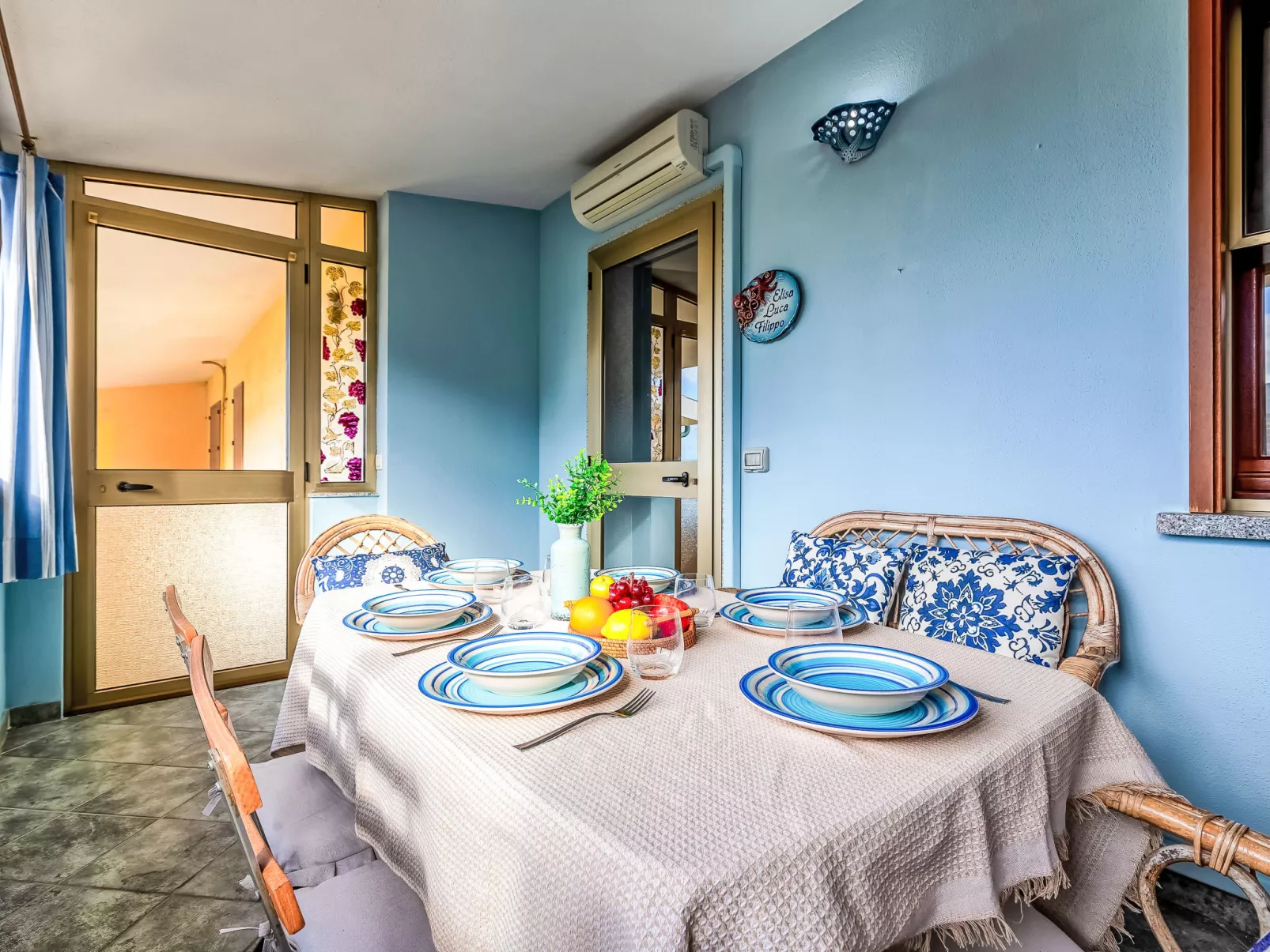 Su Sguardu 'e su Mari-Draußen