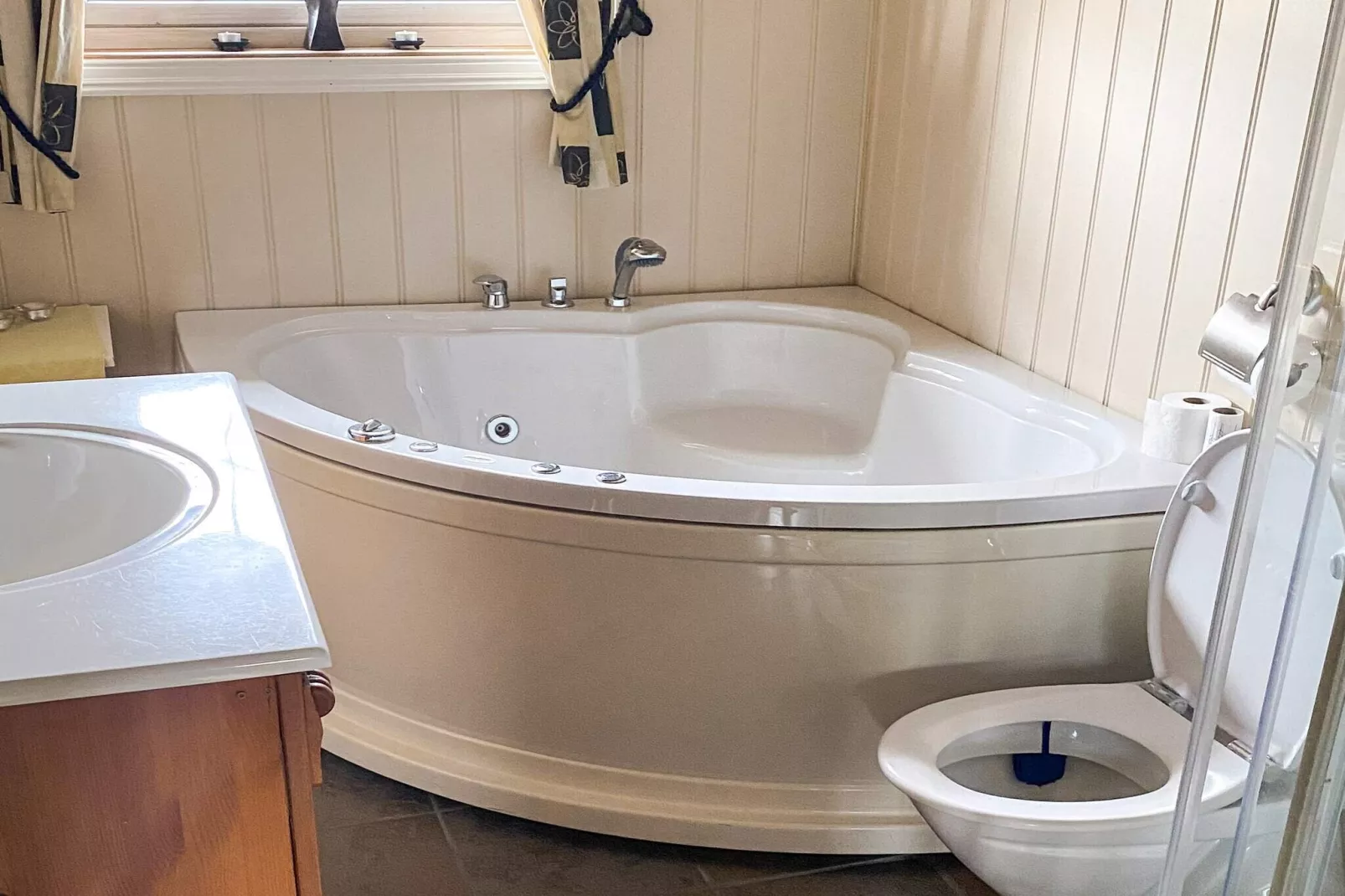 30653-PØLSEBU-Intérieur