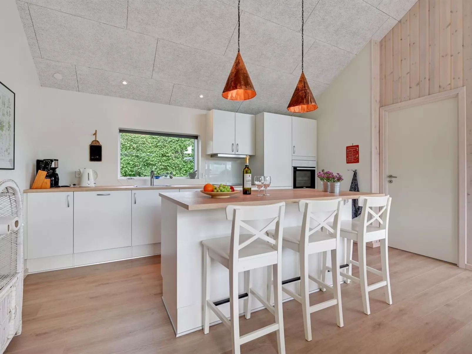 "Regni" - 300m to the fjord-Inside